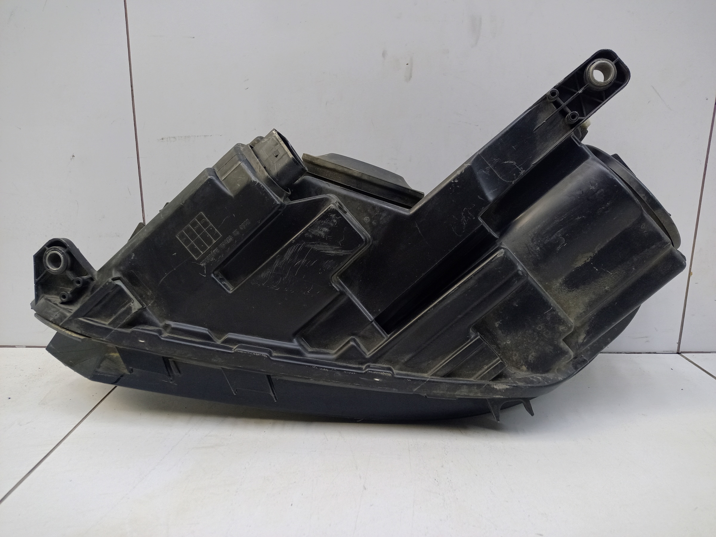 Фара передняя правая Volkswagen Tiguan 1 Restail галоген