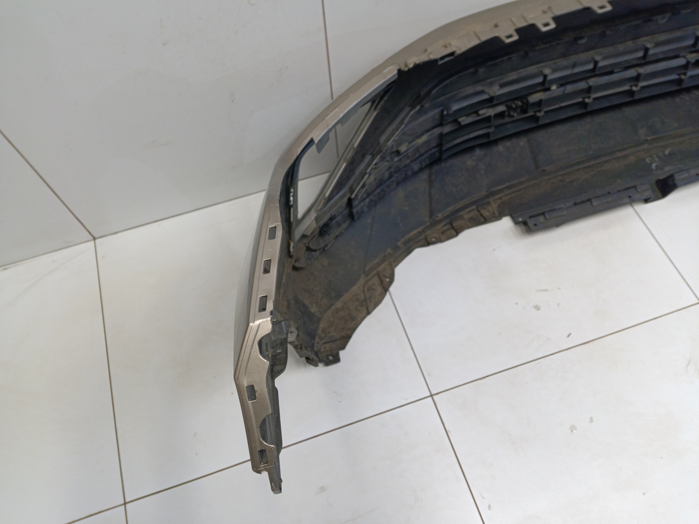 Бампер передний Volkswagen Tiguan 2 Restail