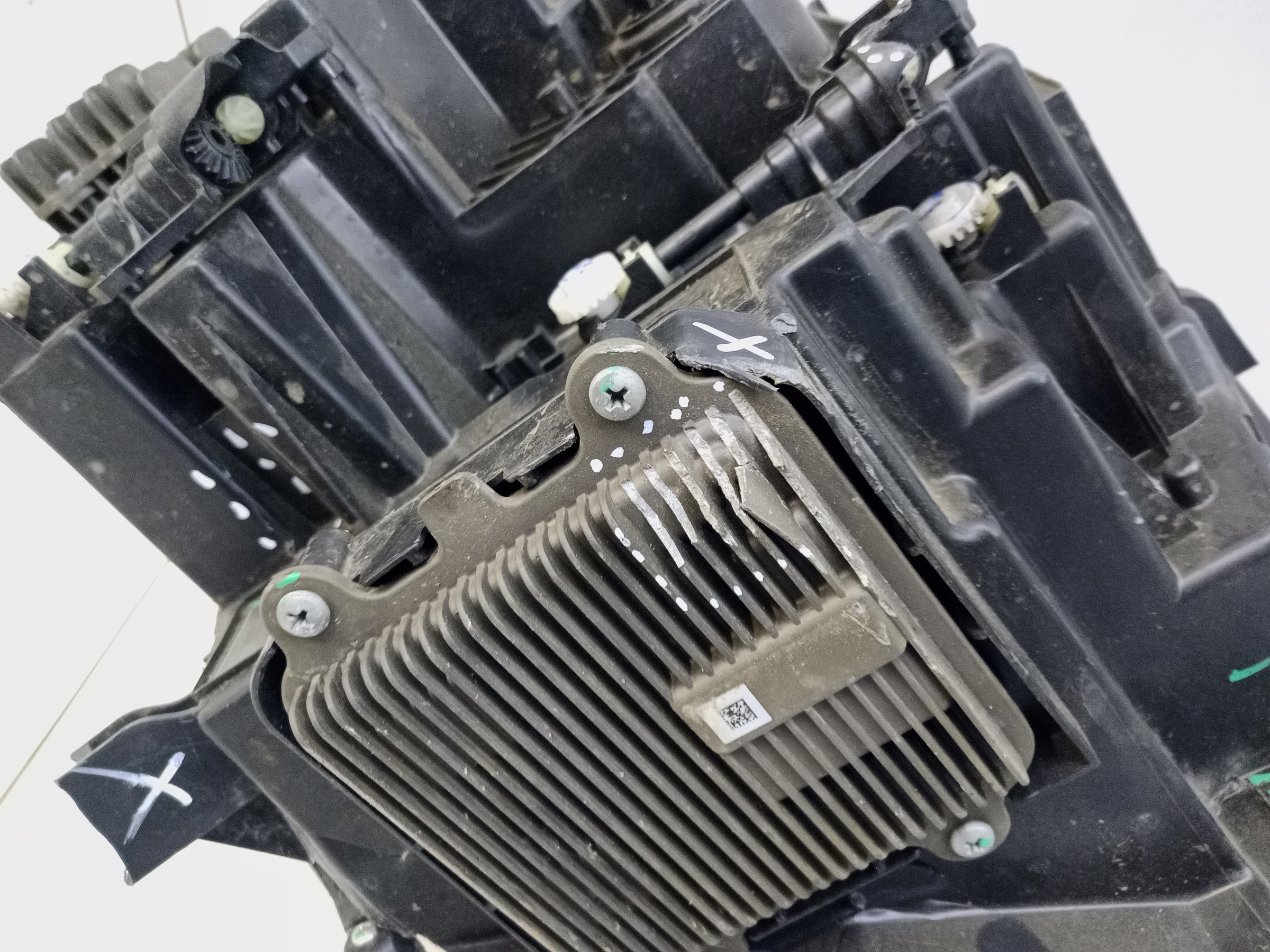 Фара передняя левая Tank 500 LED