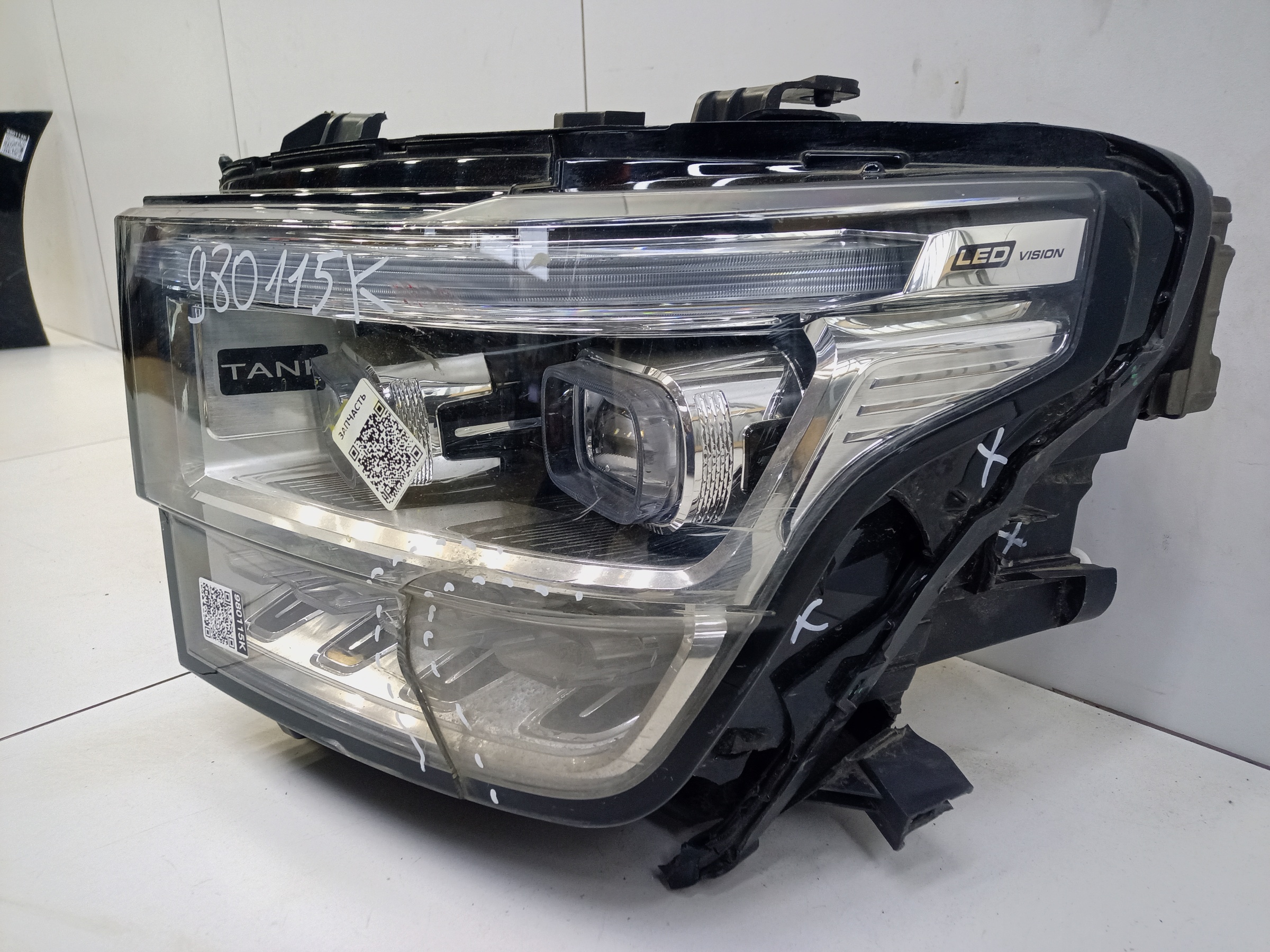 Фара передняя левая Tank 500 LED