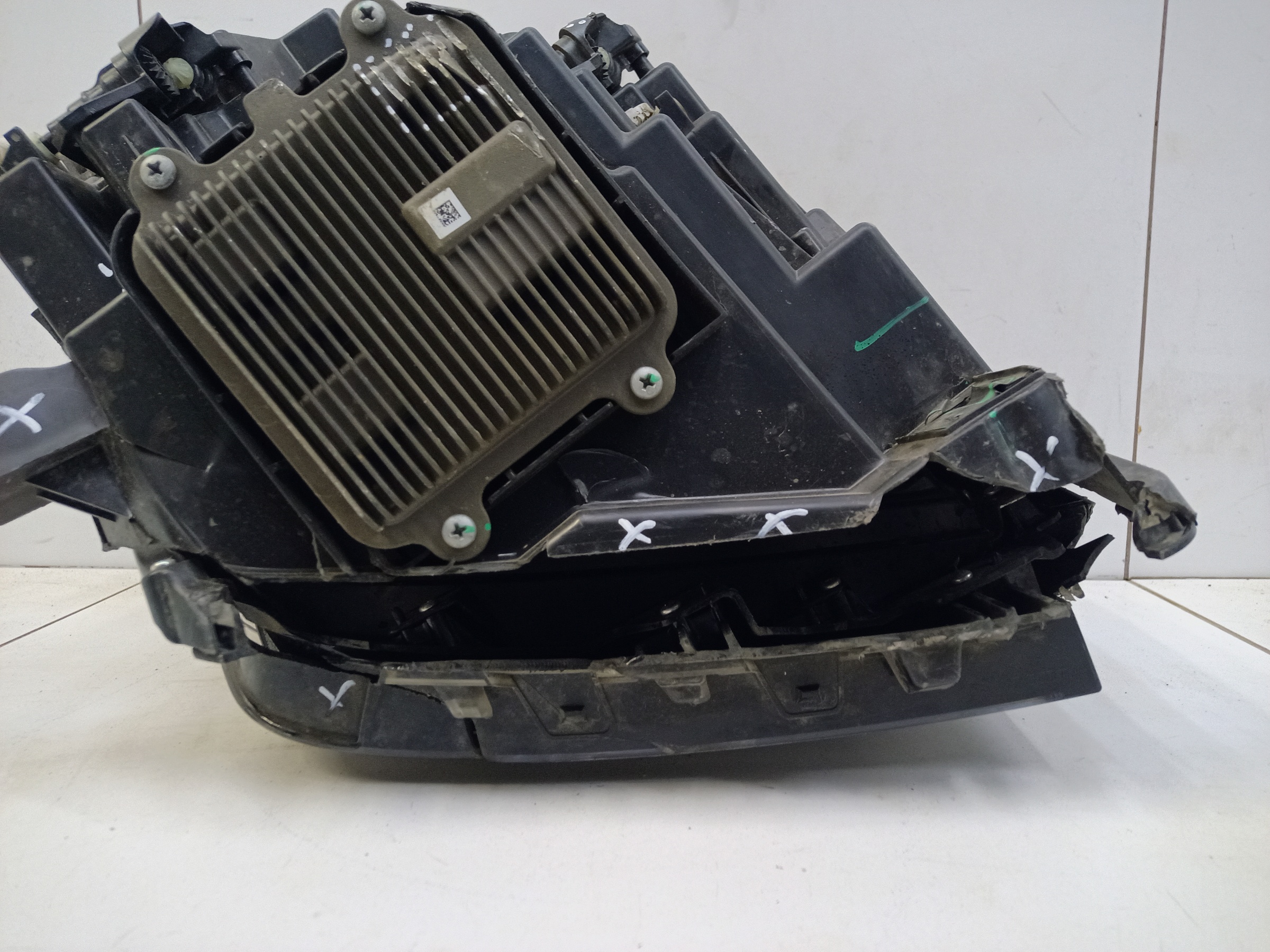 Фара передняя левая Tank 500 LED