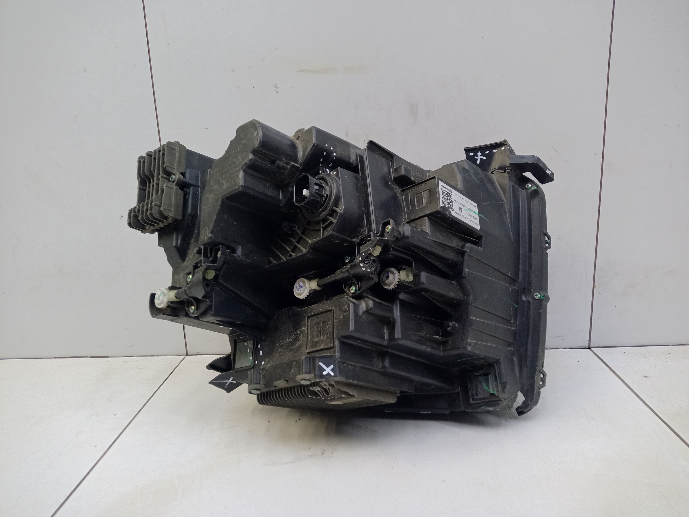 Фара передняя левая Tank 500 LED