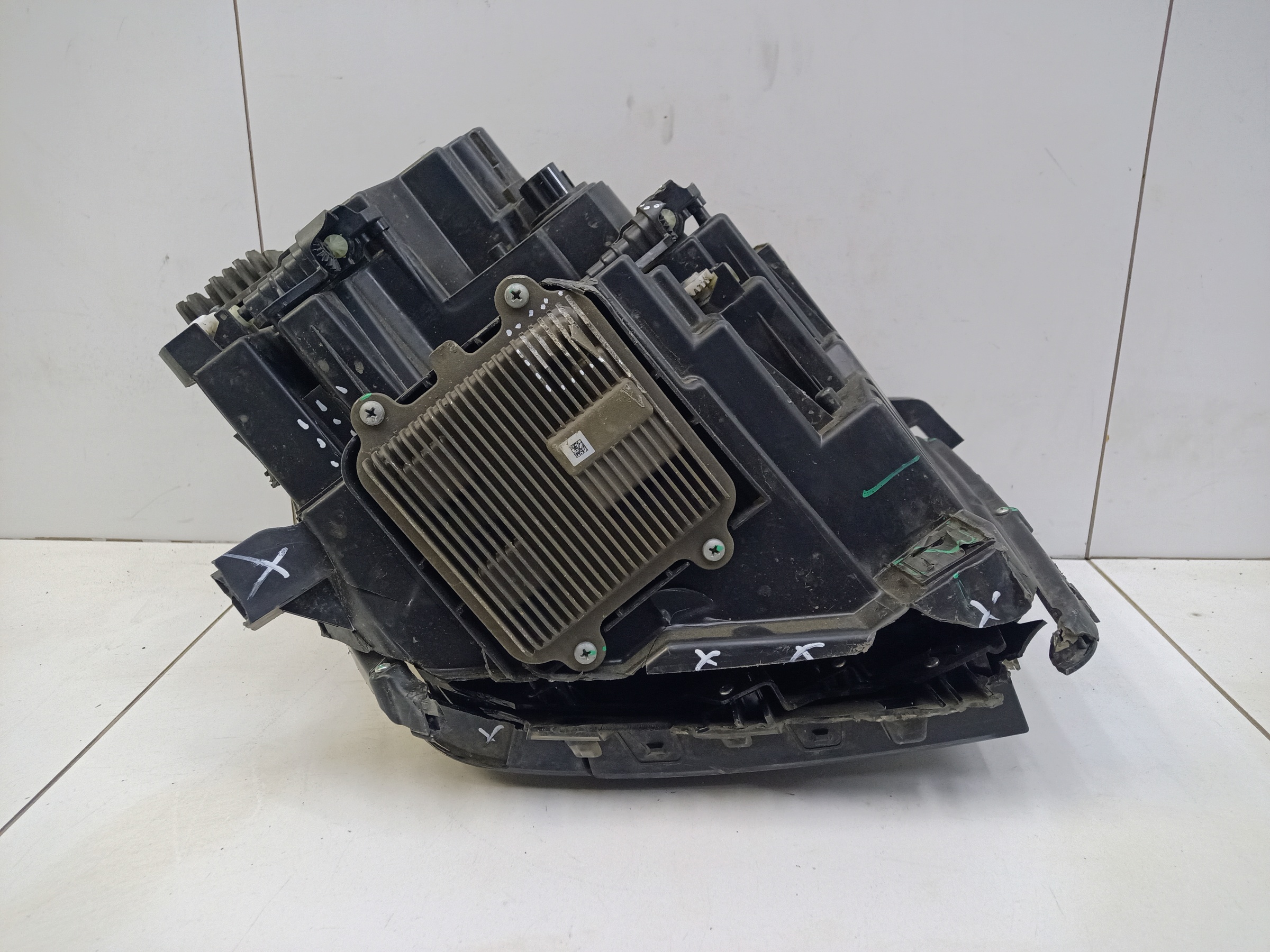 Фара передняя левая Tank 500 LED