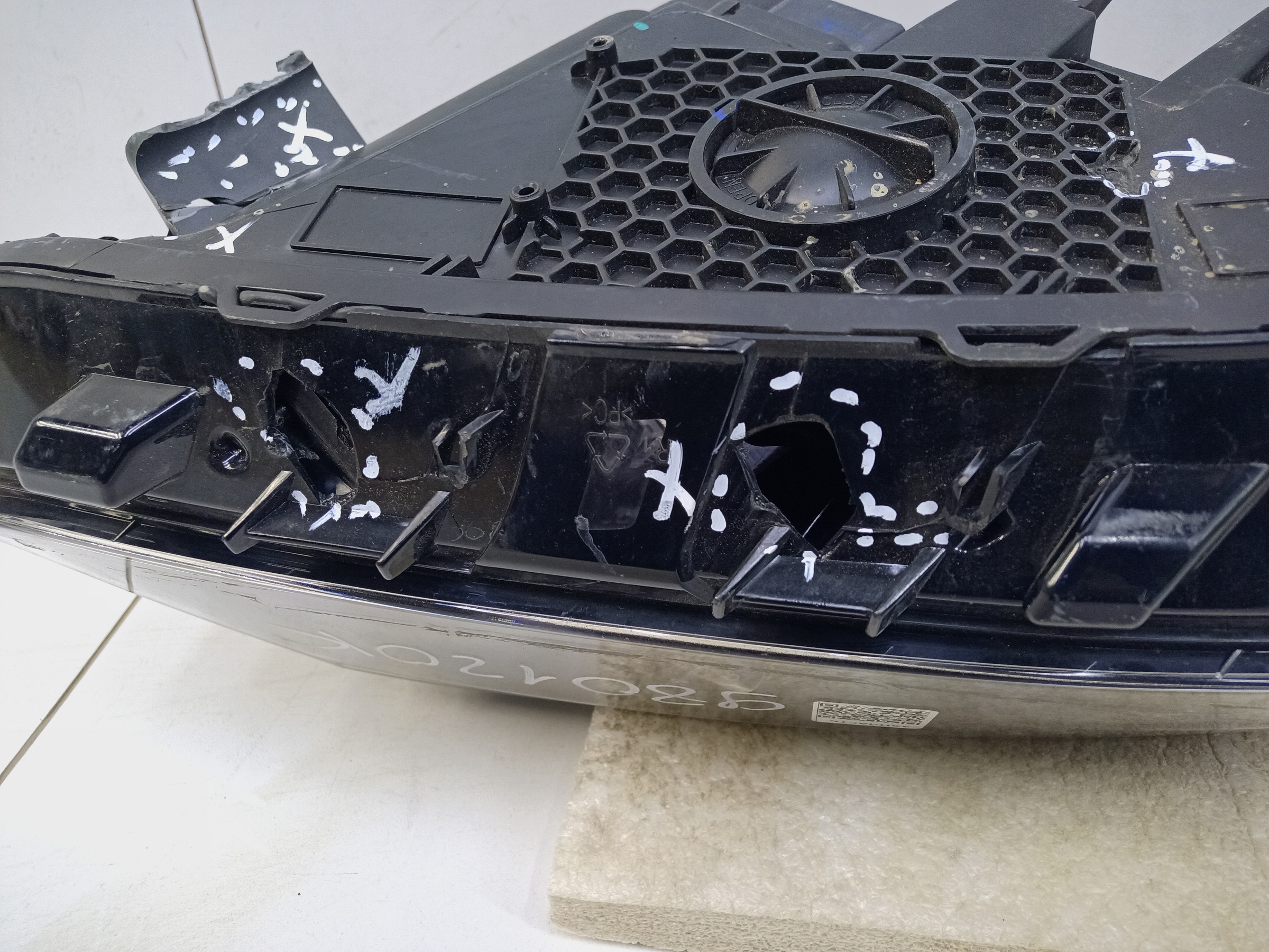 Фара передняя правая Belgee X50 LED