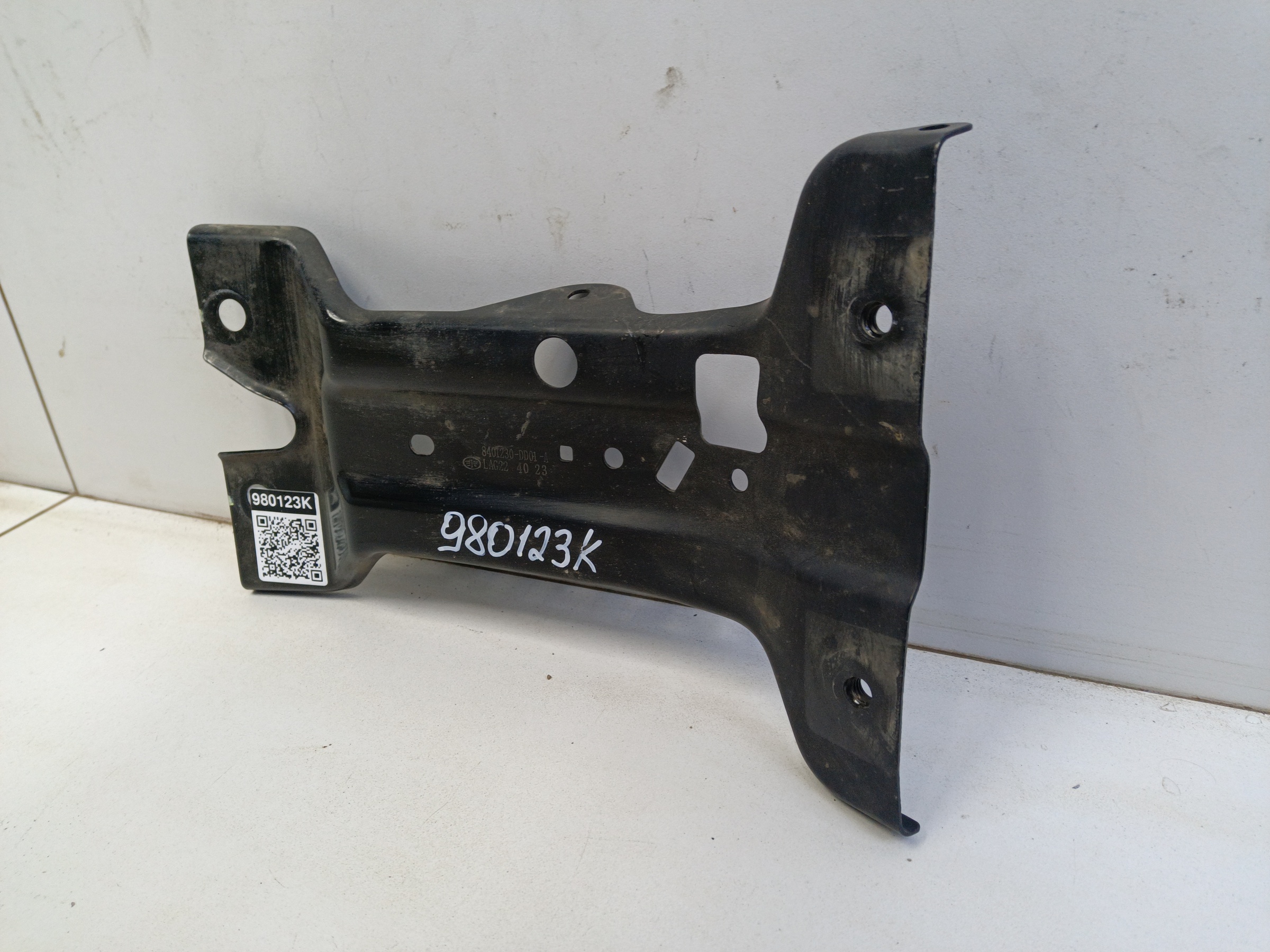 Кронштейн замка капота Hongqi HS5