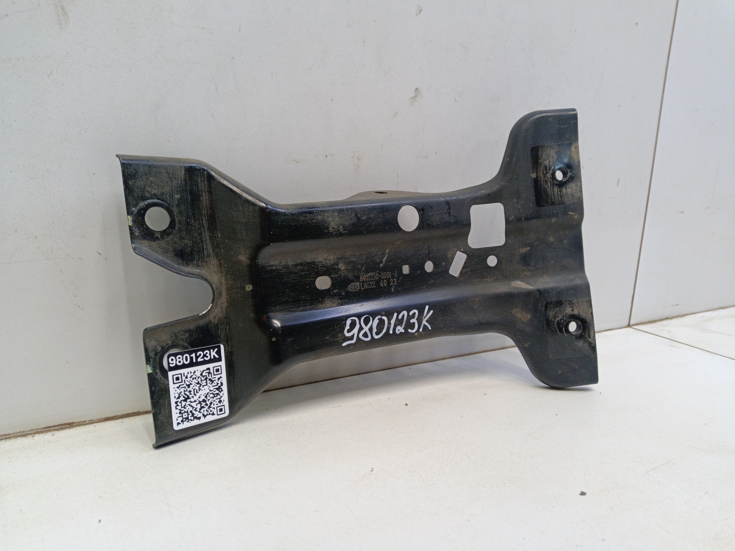 Кронштейн замка капота Hongqi HS5