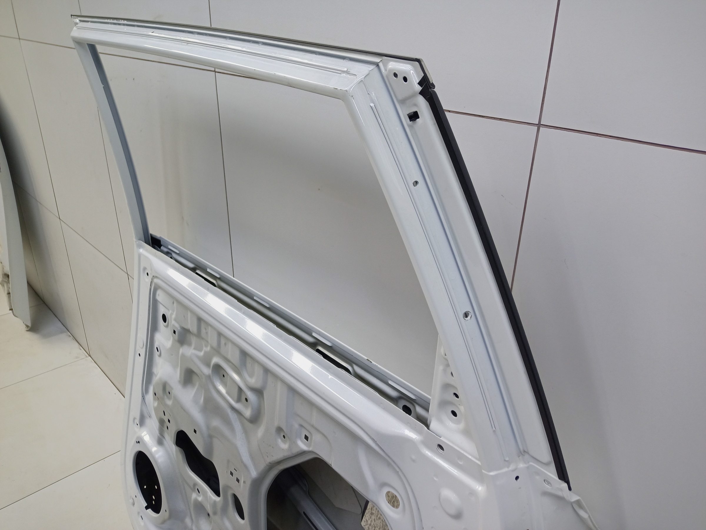 Дверь задняя правая Geely Okavango Restail