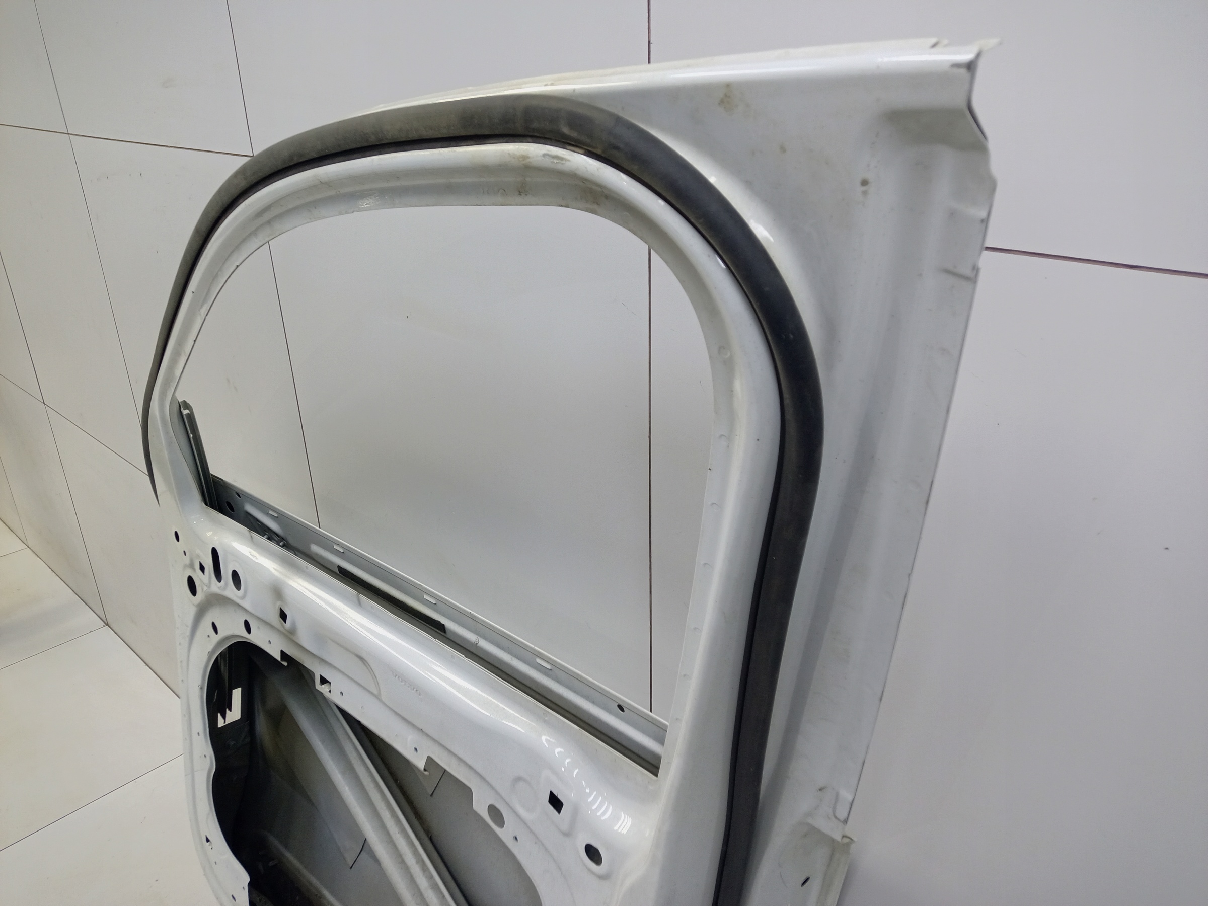 Дверь передняя правая Volvo XC90 2