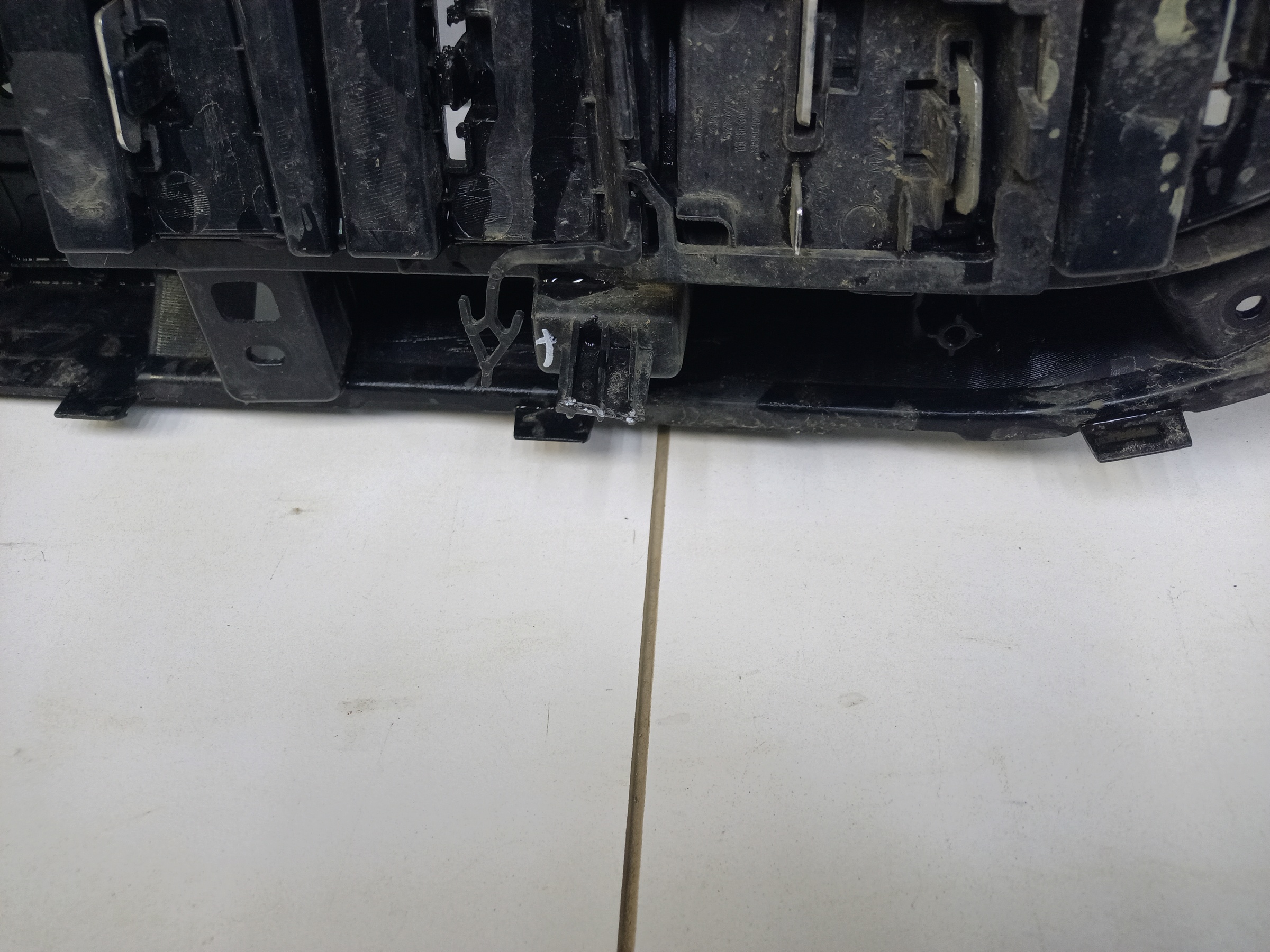 Решетка радиатора Geely Okavango под камеру