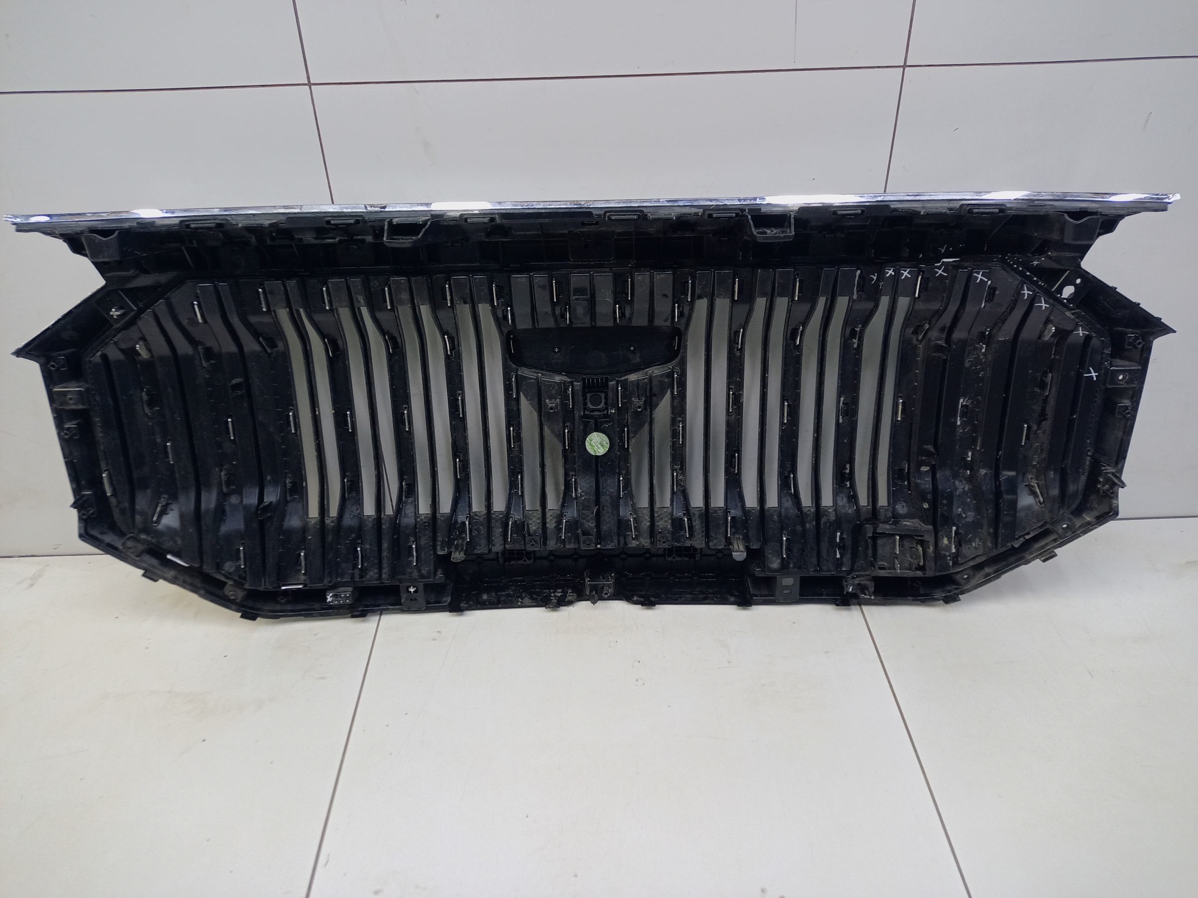 Решетка радиатора Geely Okavango под камеру