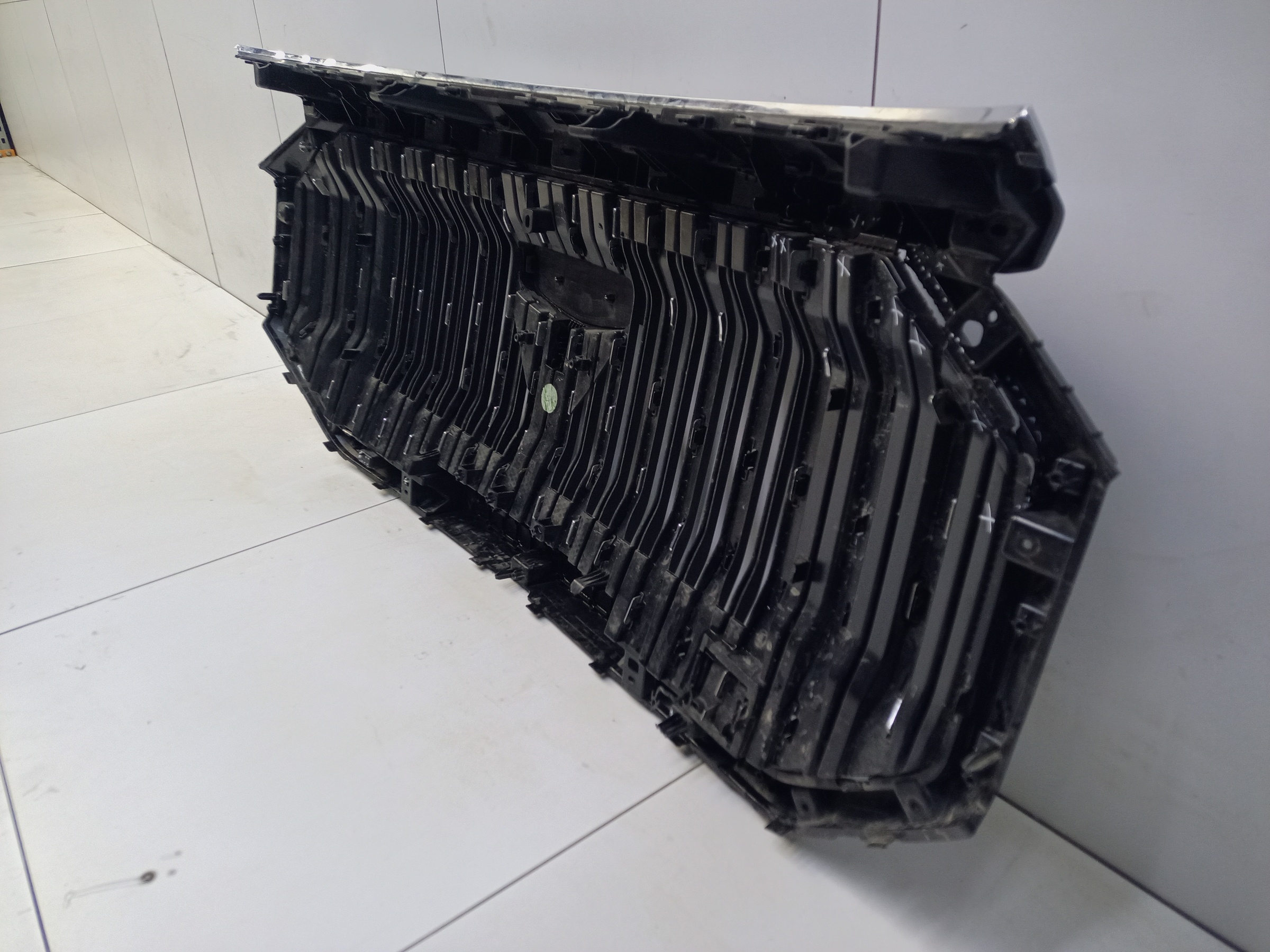 Решетка радиатора Geely Okavango под камеру