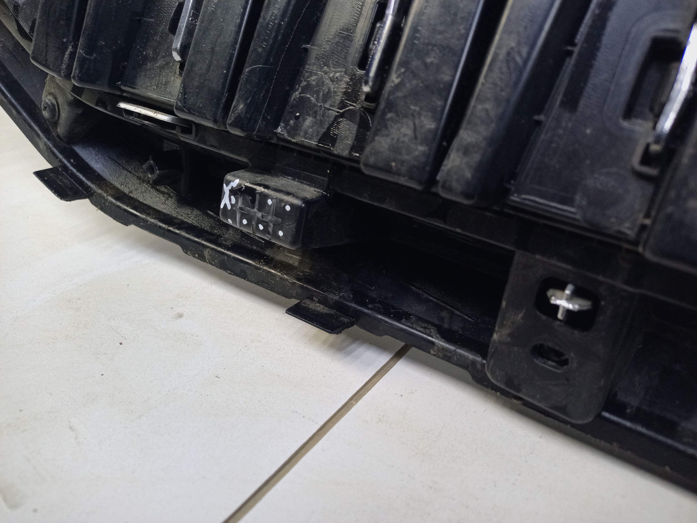 Решетка радиатора Geely Okavango под камеру