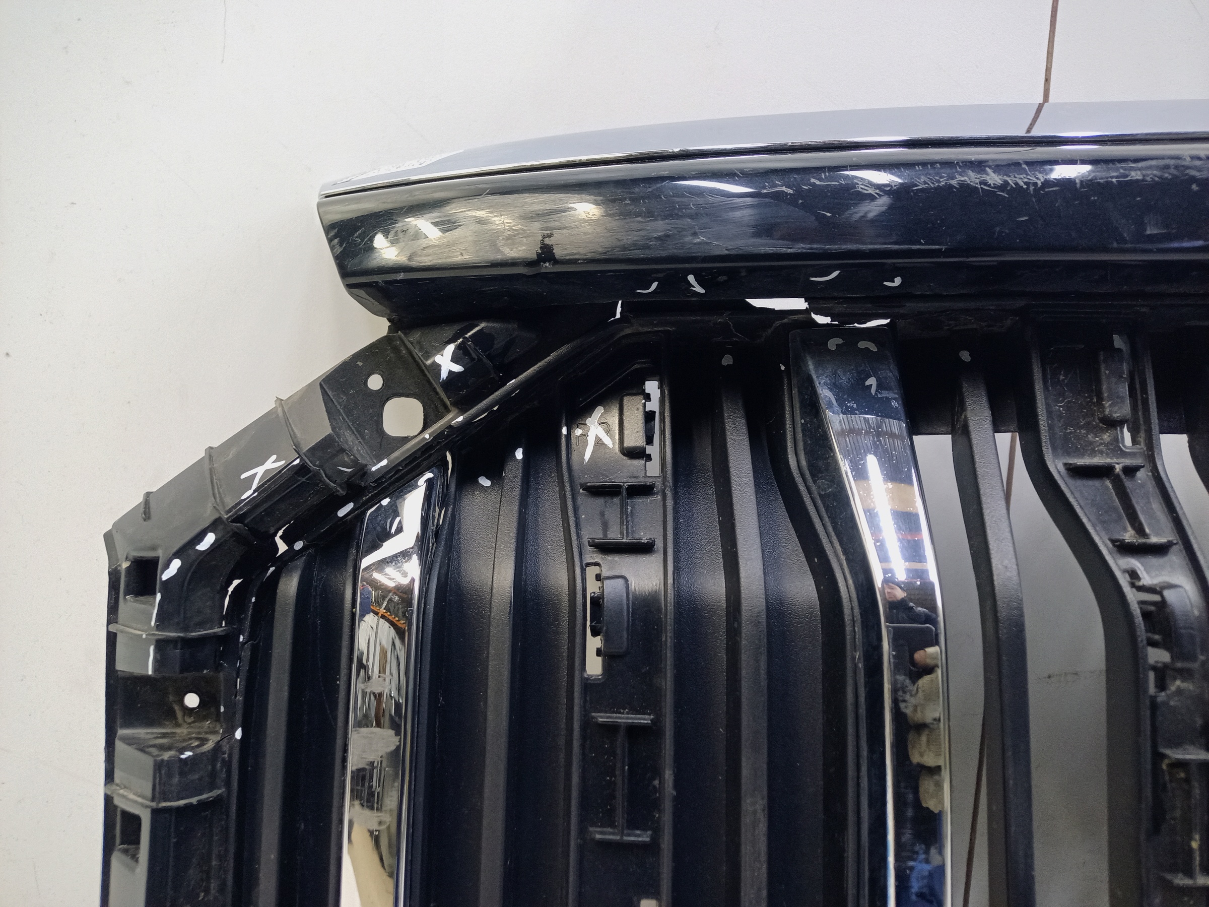 Решетка радиатора Geely Okavango под камеру