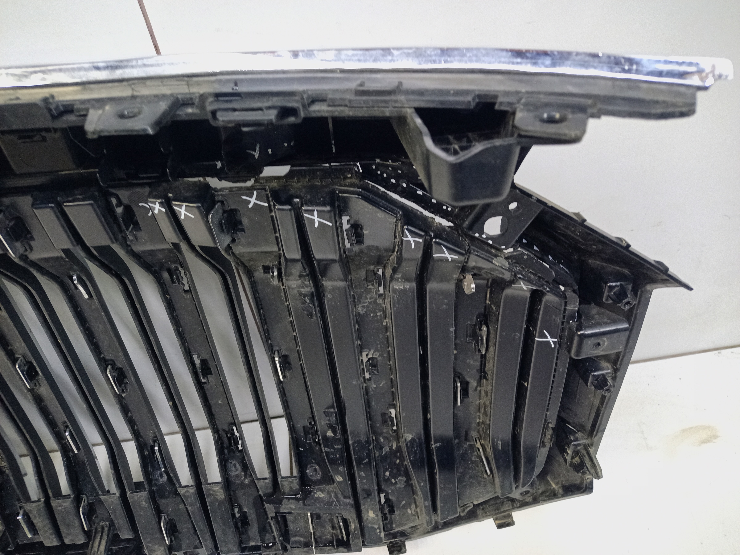 Решетка радиатора Geely Okavango под камеру