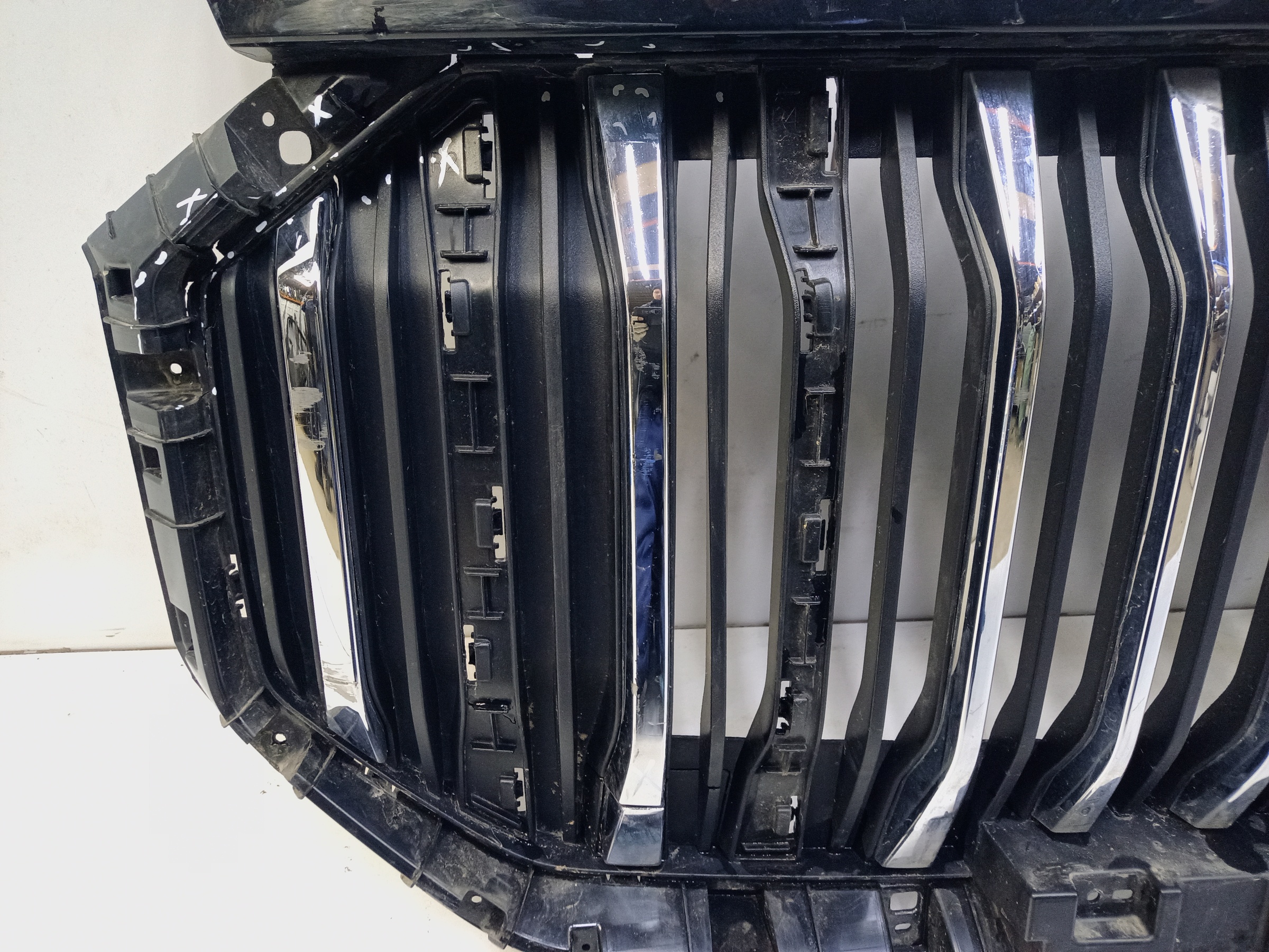 Решетка радиатора Geely Okavango под камеру