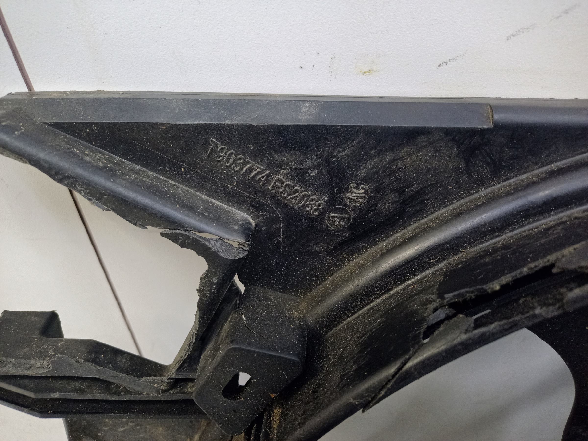 Диффузор вентилятора радиатора Lada Largus