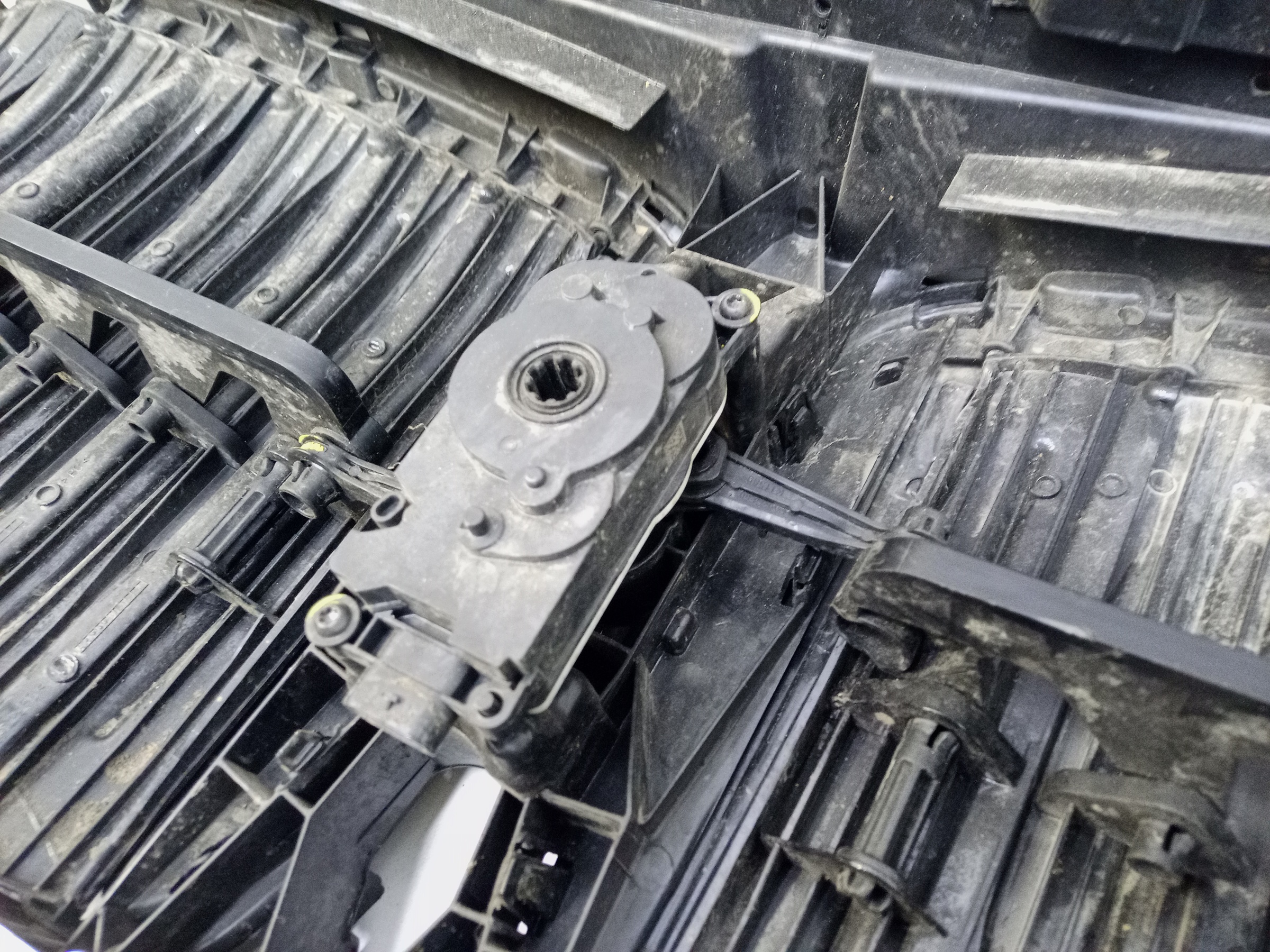 Жалюзи решетки радиатора черные BMW X5 G05