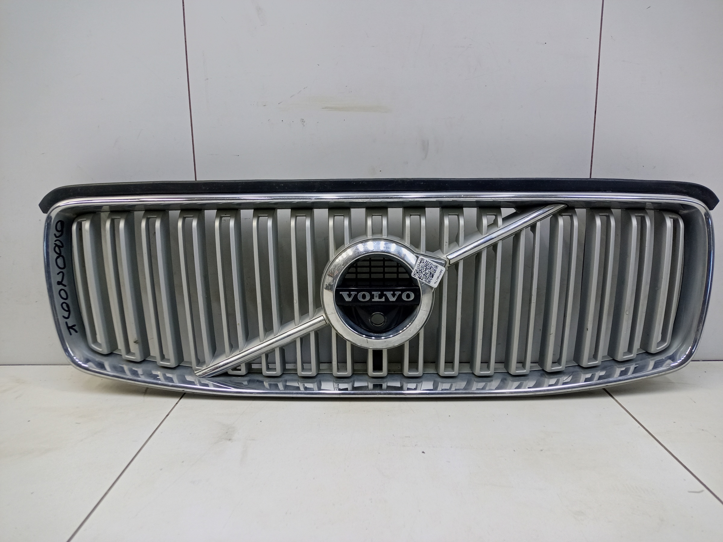 Решетка радиатора Volvo XC90 2 под камеру