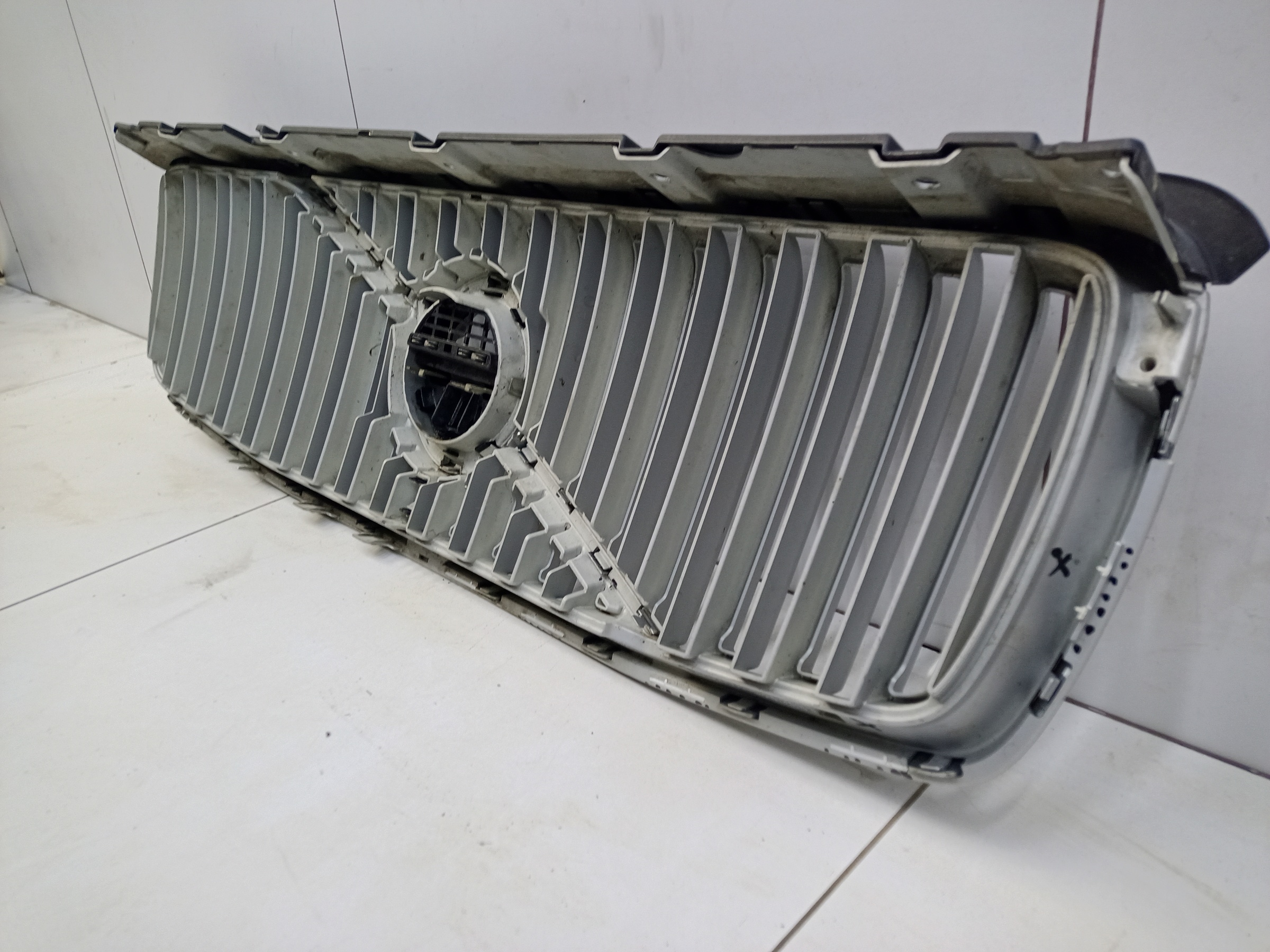 Решетка радиатора Volvo XC90 2 под камеру