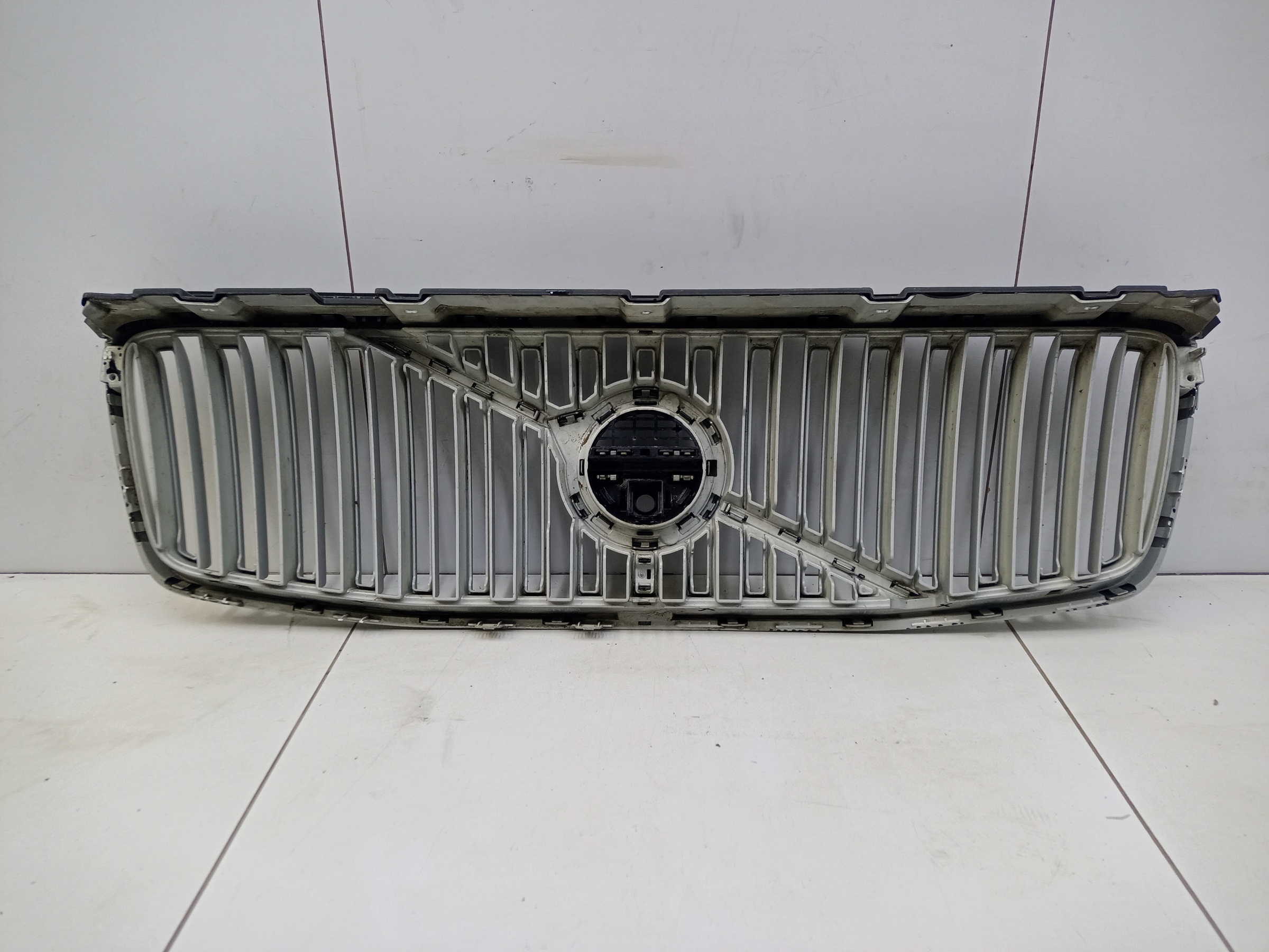 Решетка радиатора Volvo XC90 2 под камеру
