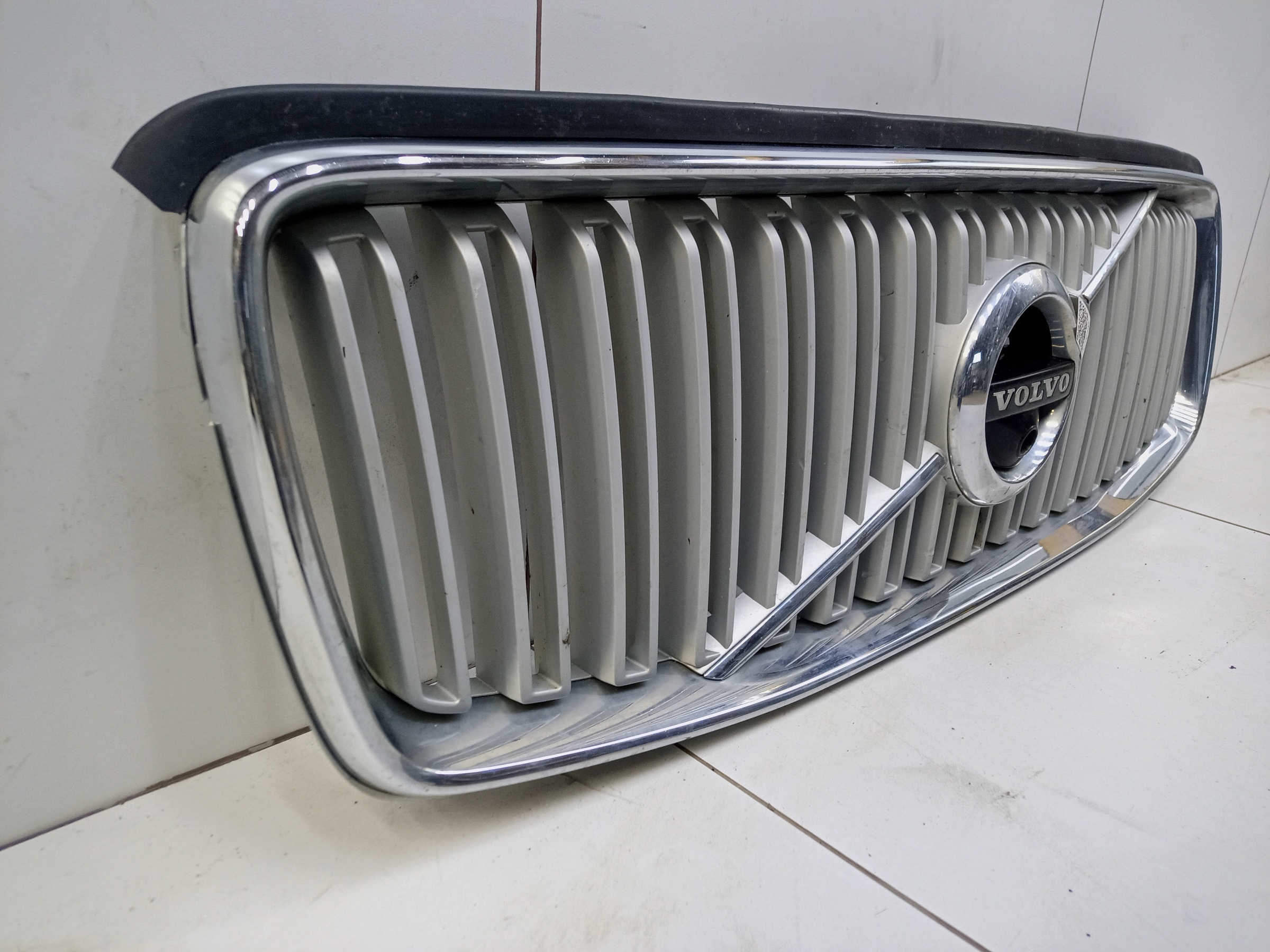 Решетка радиатора Volvo XC90 2 под камеру
