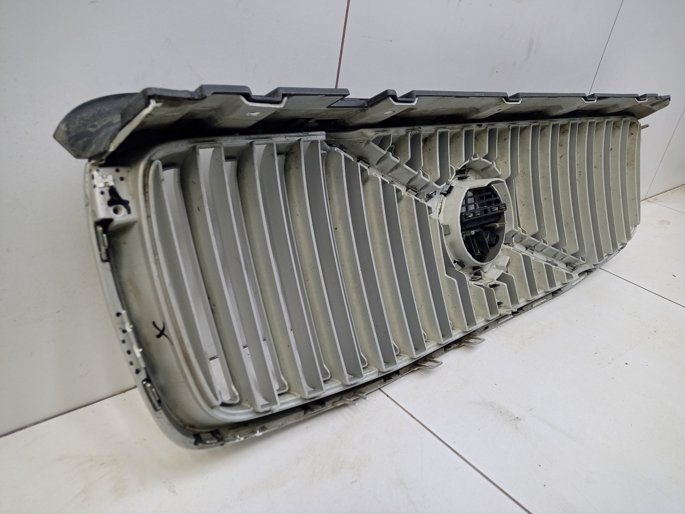 Решетка радиатора Volvo XC90 2 под камеру