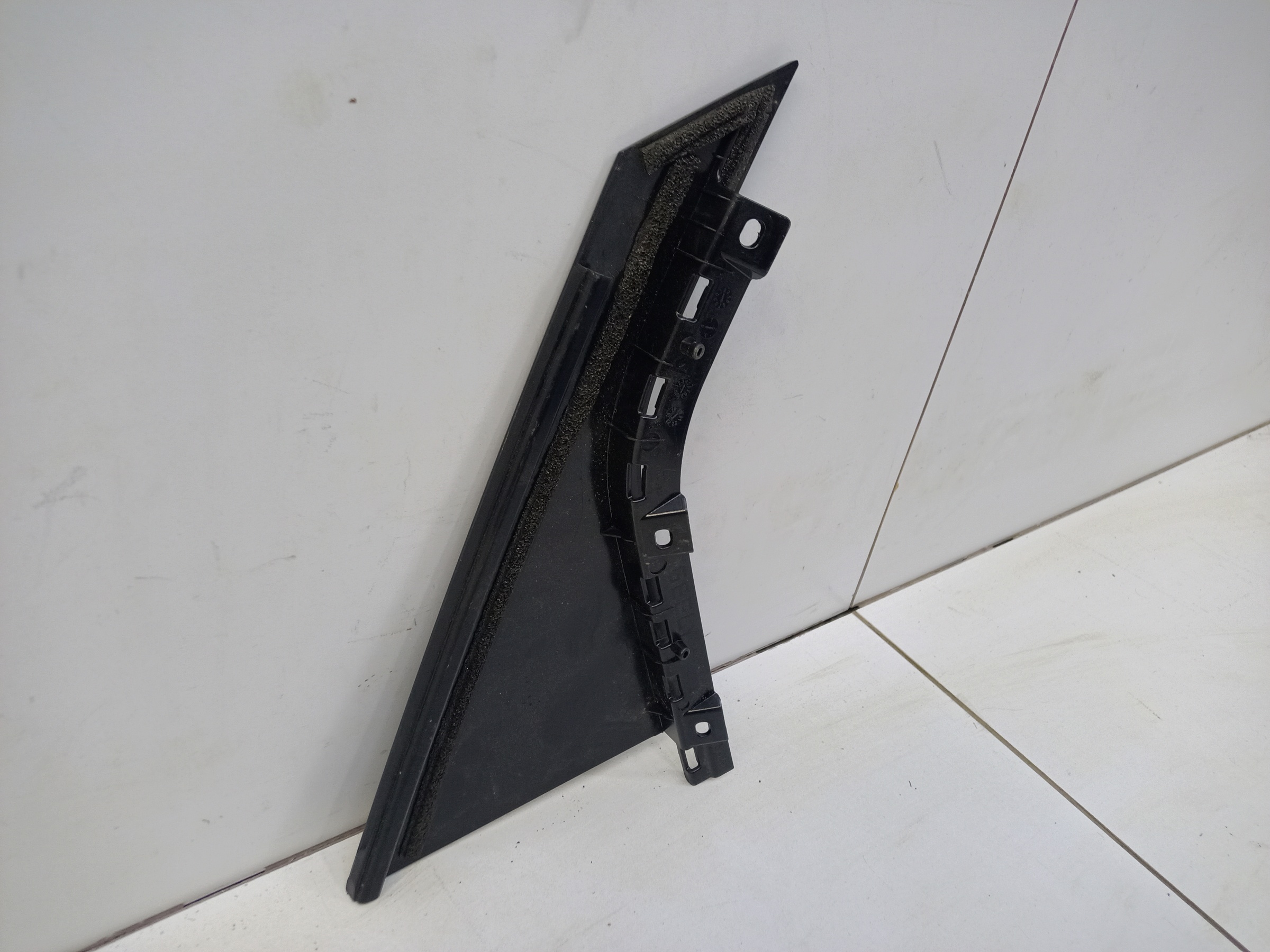 Накладка стойки двери задней левой задняя Geely Tugella