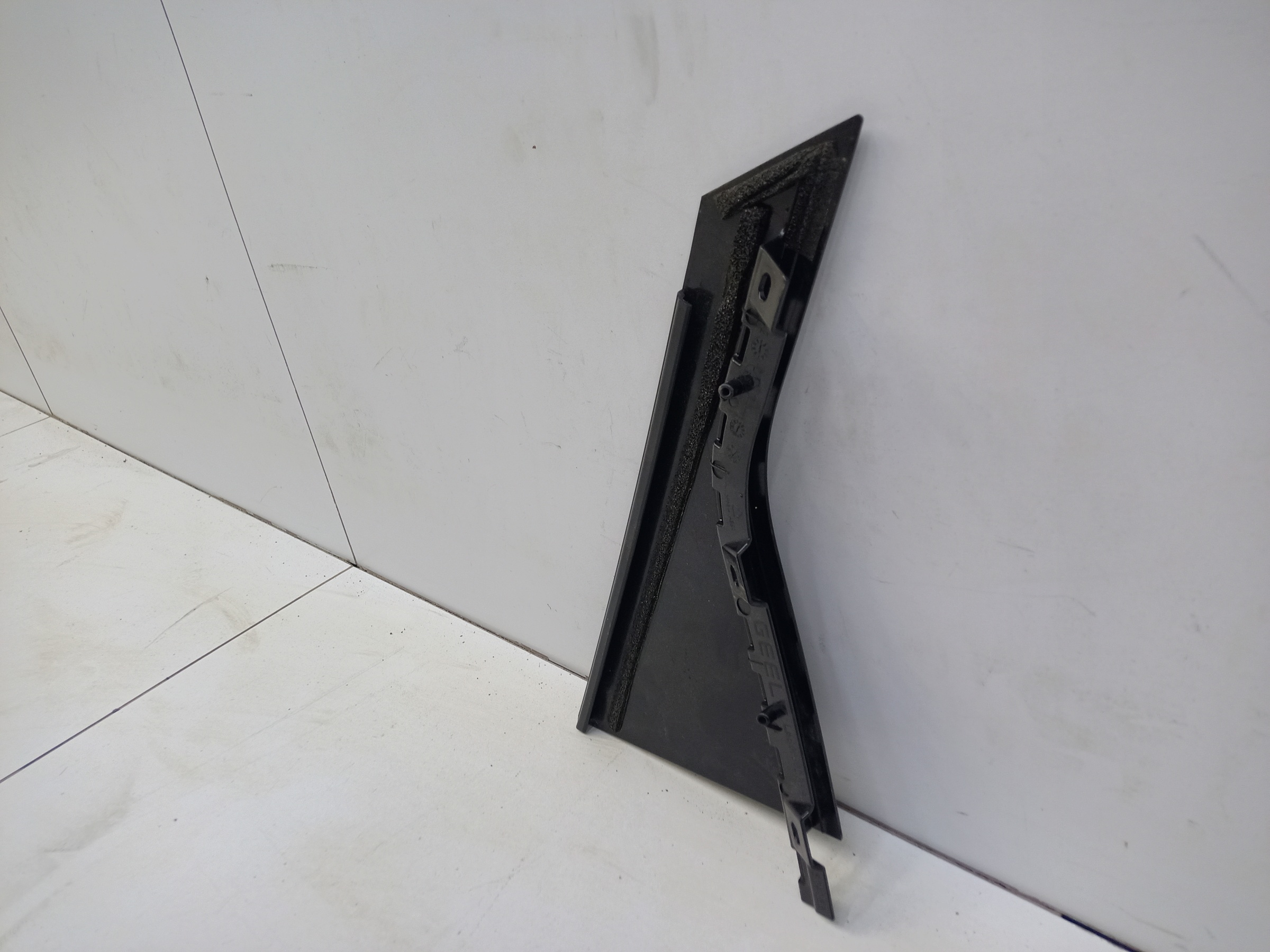 Накладка стойки двери задней левой задняя Geely Tugella