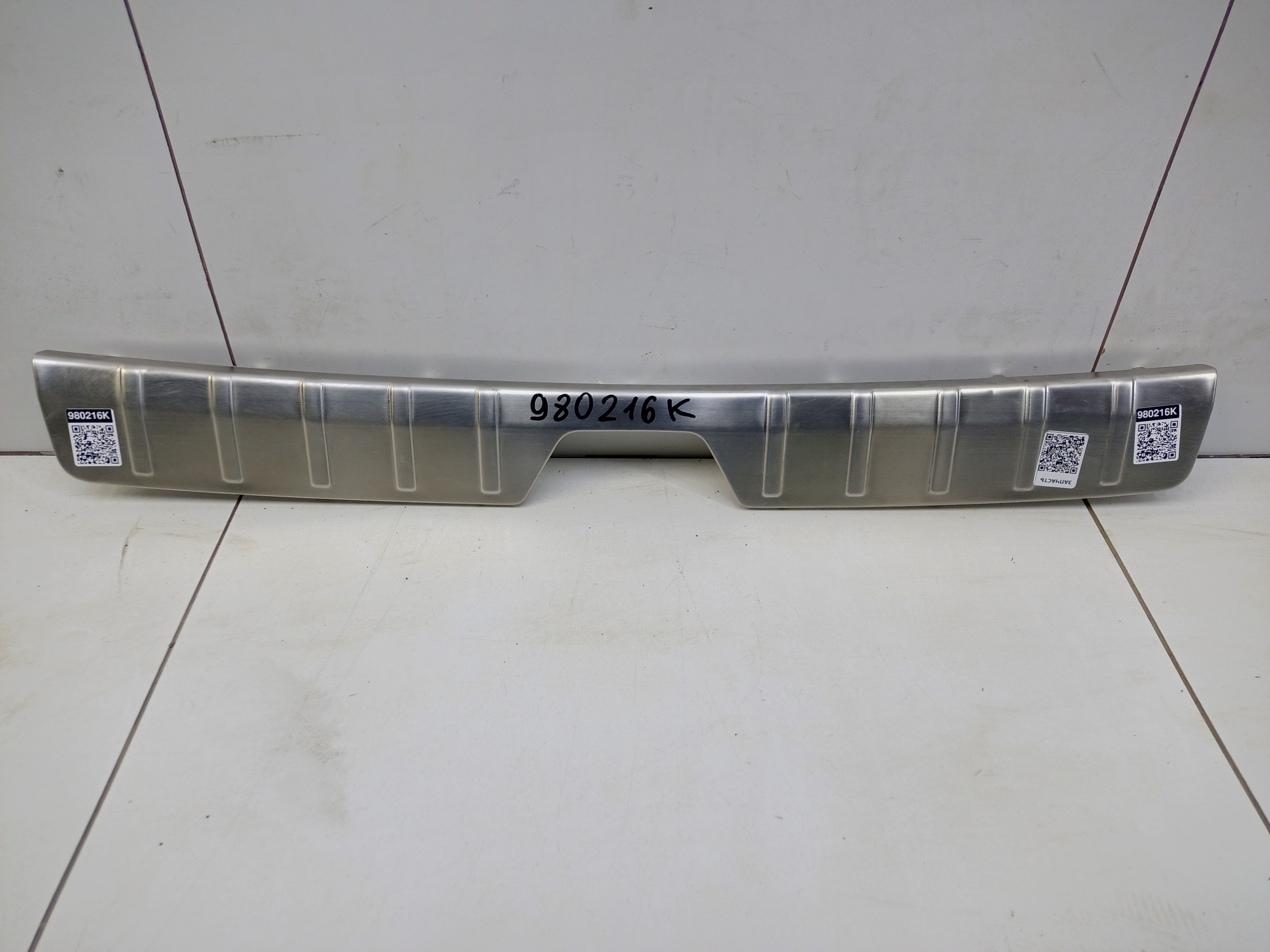 Обшивка задней панели верхняя часть Geely Tugella