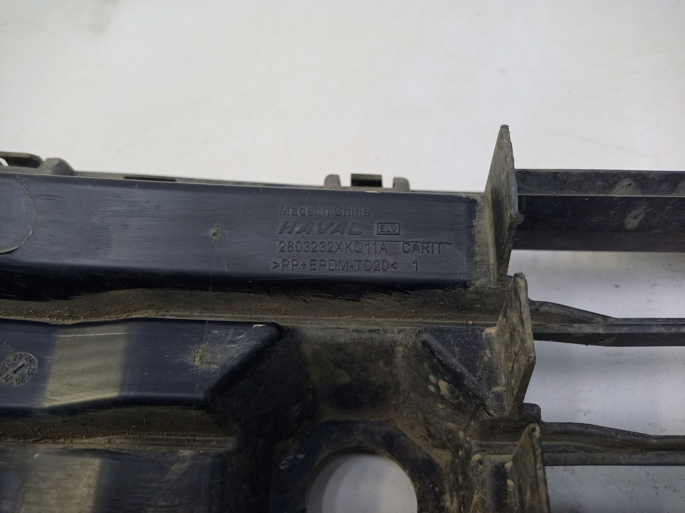 Решетка переднего бампера центральная Haval F7x Restail