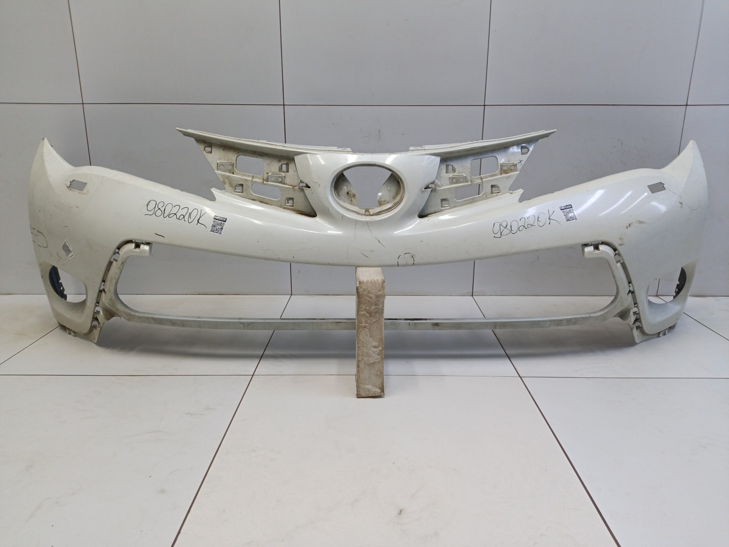 Бампер передний Toyota RAV4 CA40 под омыватели