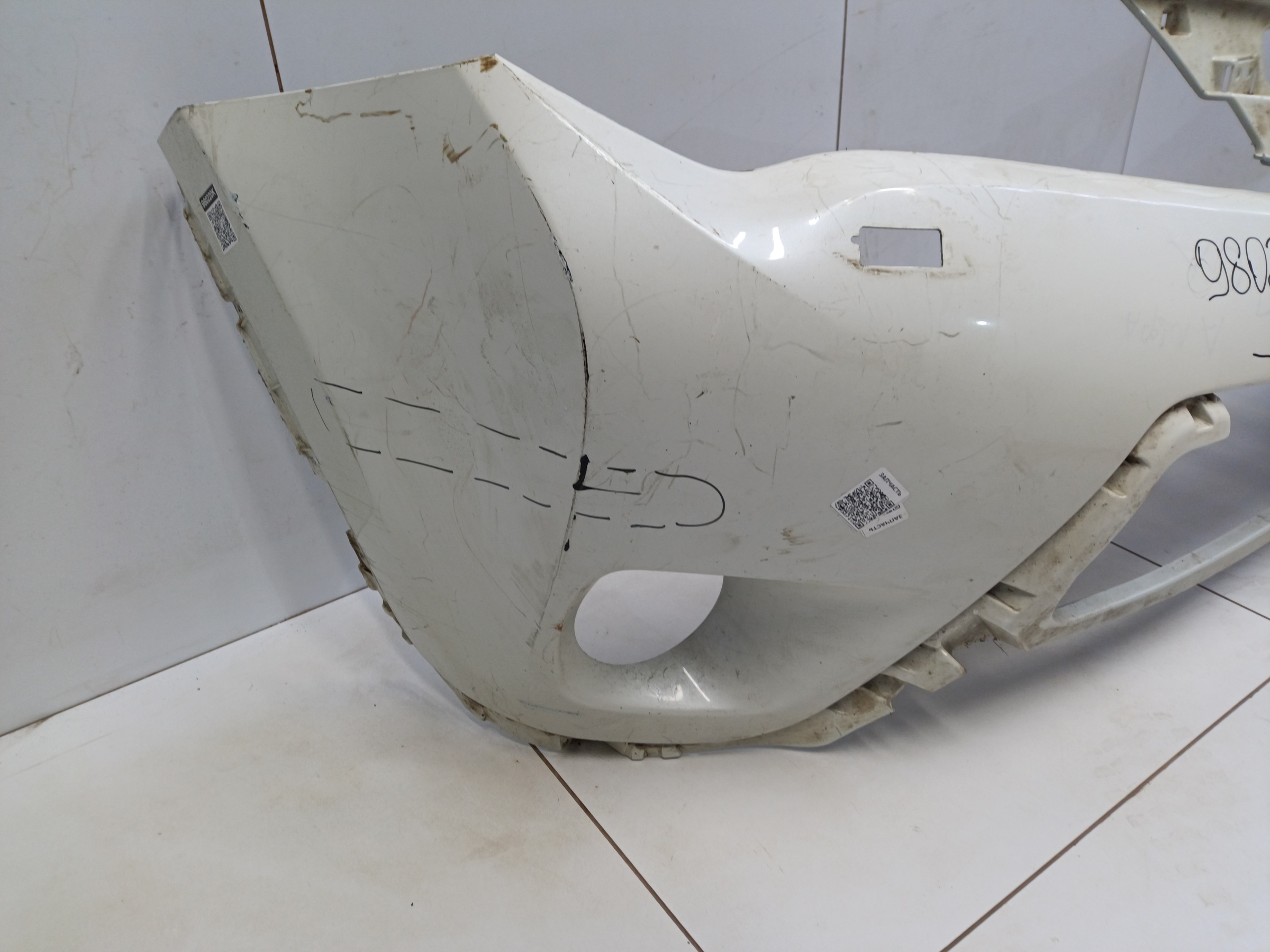 Бампер передний Toyota RAV4 CA40 под омыватели