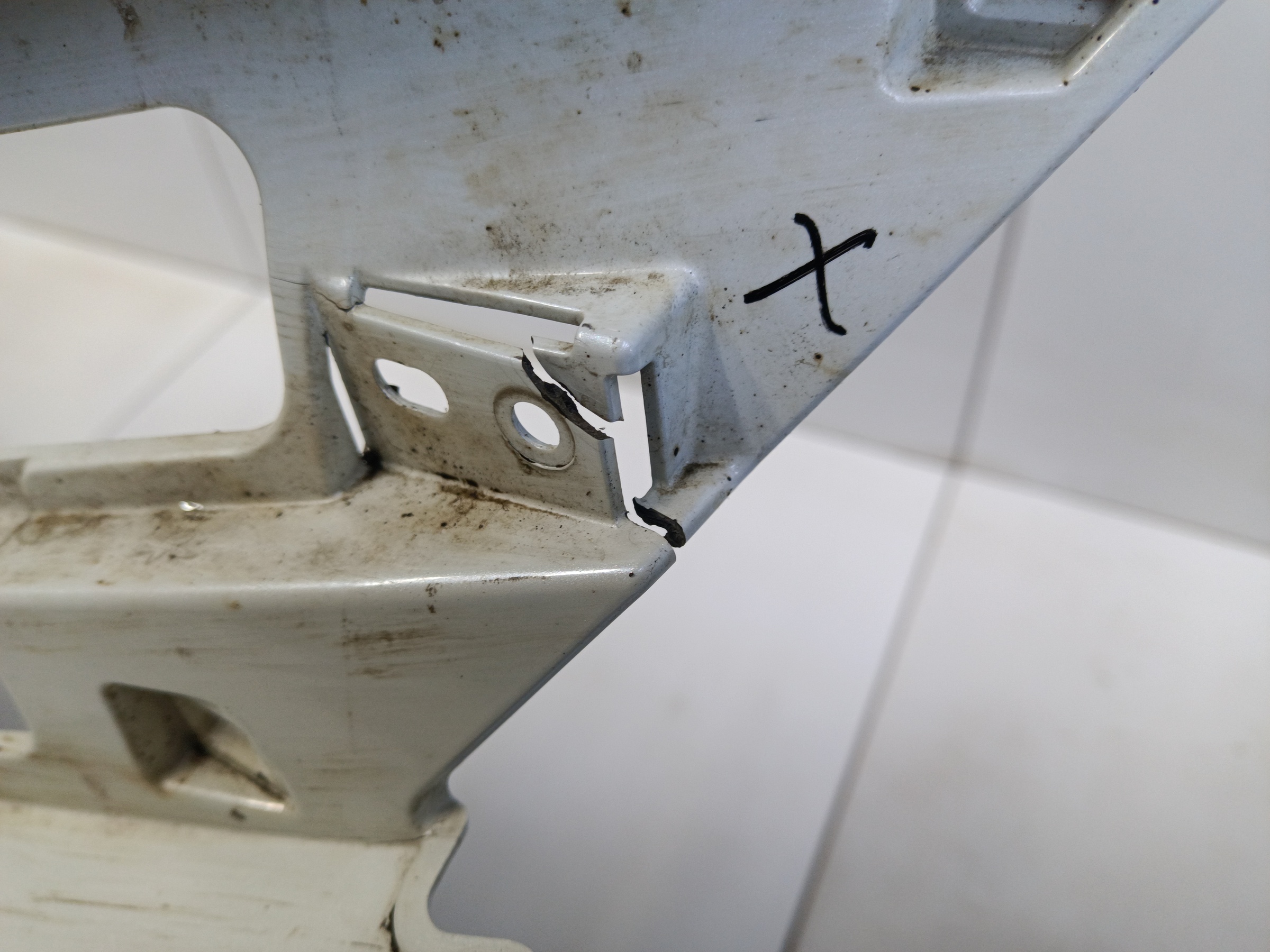 Бампер передний Toyota RAV4 CA40 под омыватели