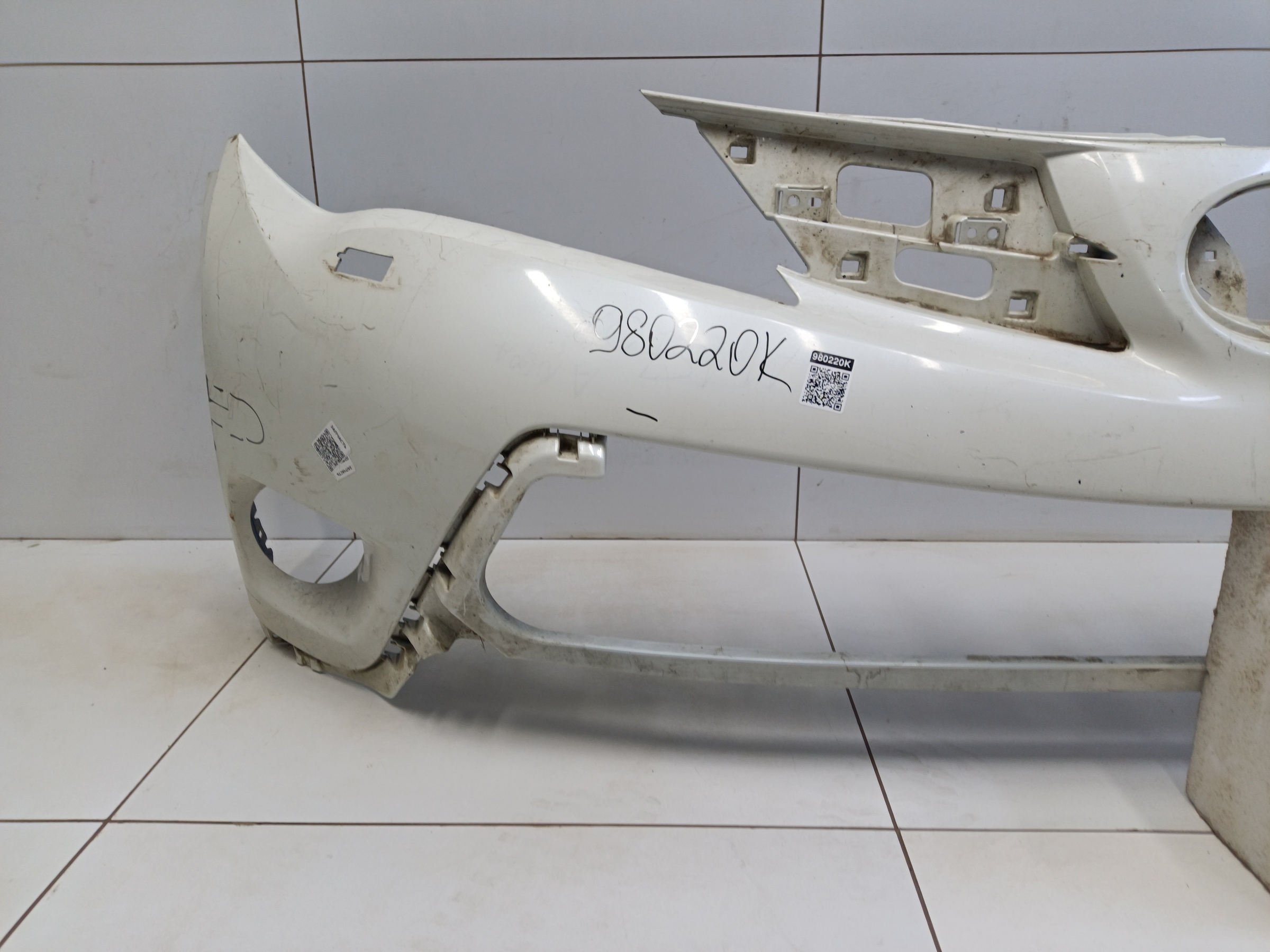 Бампер передний Toyota RAV4 CA40 под омыватели