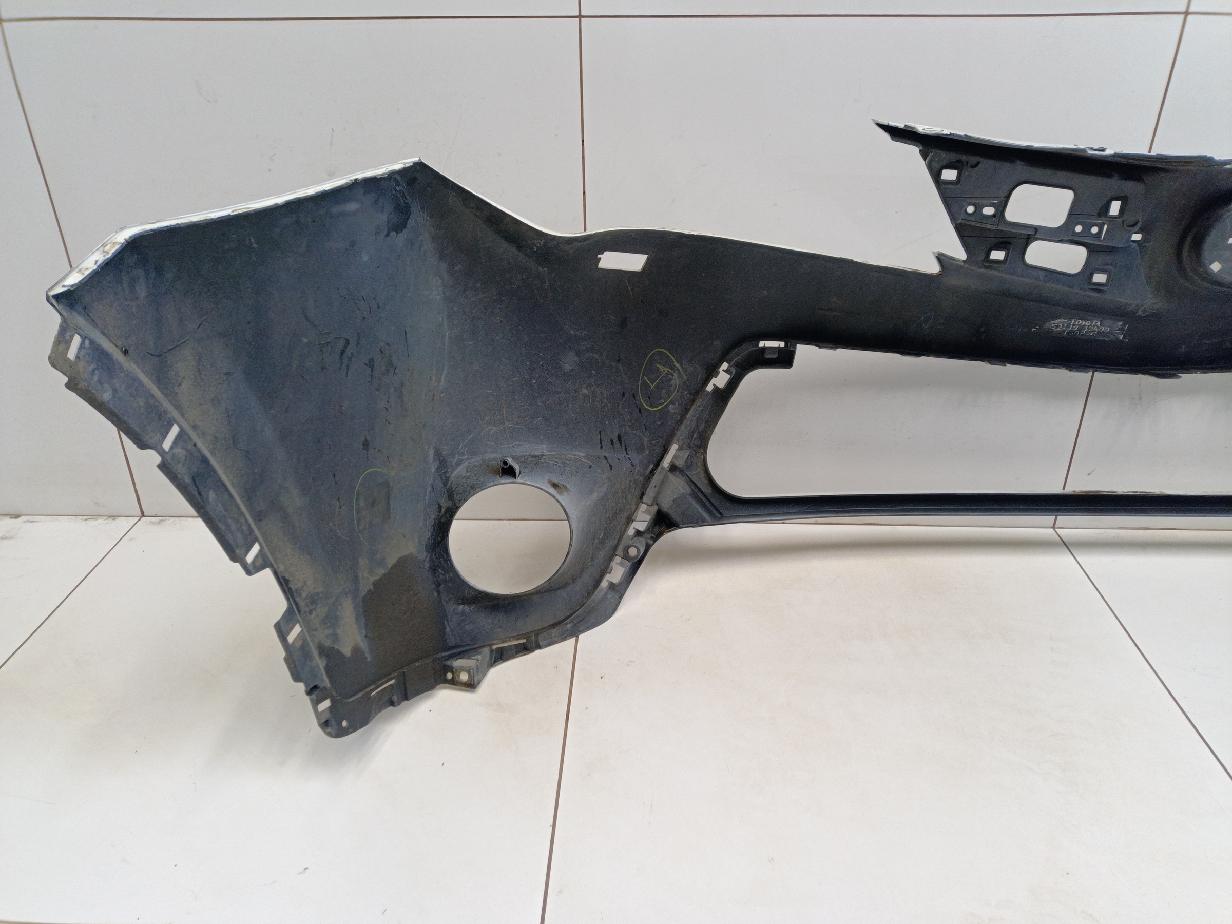 Бампер передний Toyota RAV4 CA40 под омыватели