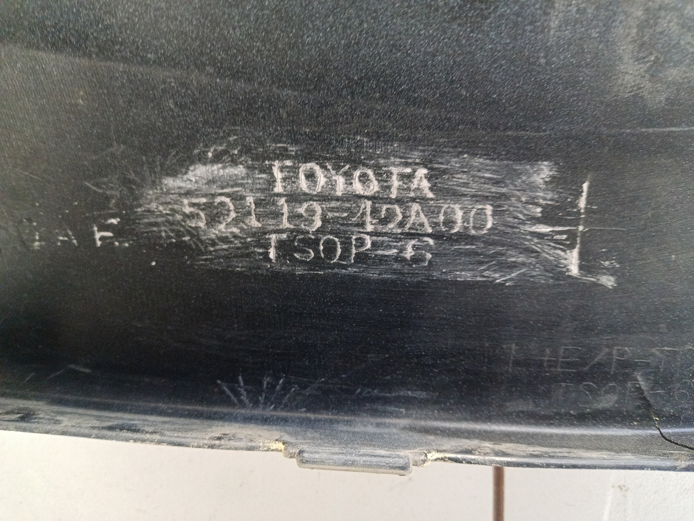 Бампер передний Toyota RAV4 CA40 под омыватели