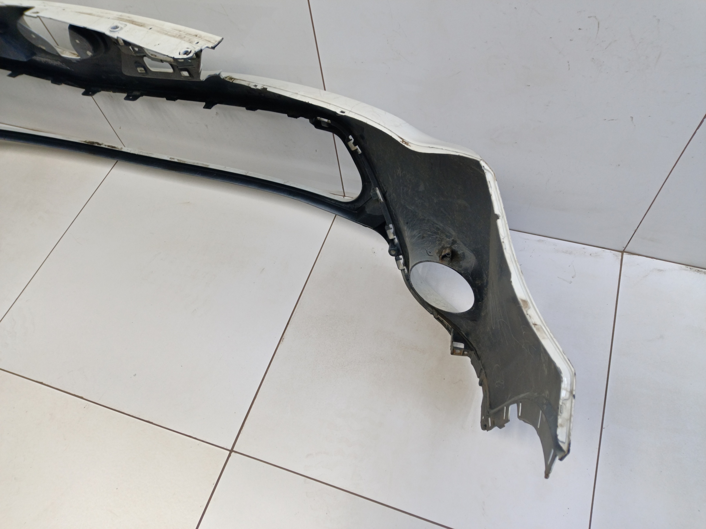 Бампер передний Toyota RAV4 CA40 под омыватели