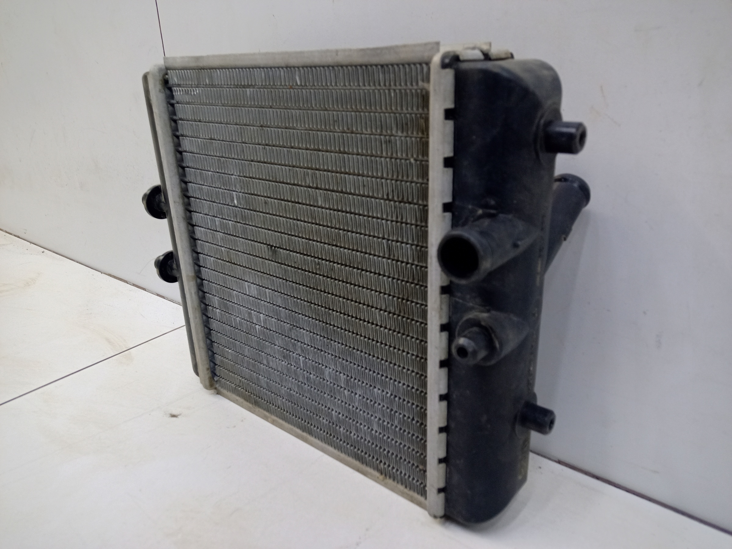 Радиатор охлаждения двигателя дополнительный правый Audi RS5 2