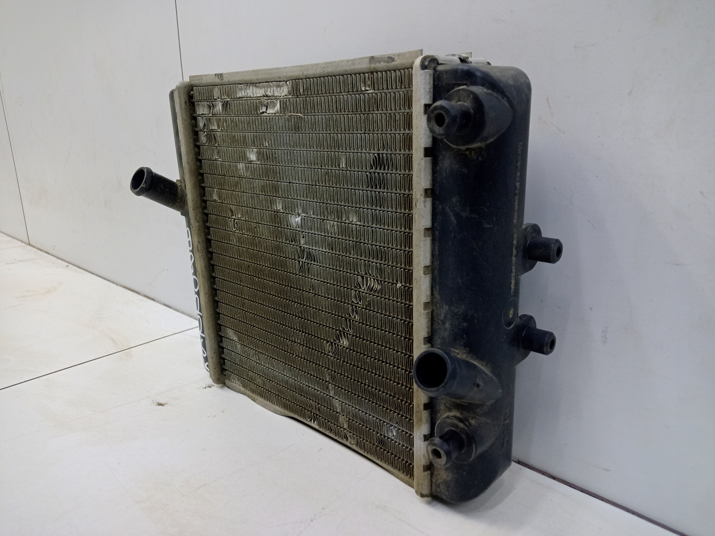 Радиатор охлаждения двигателя дополнительный правый Audi RS5 2