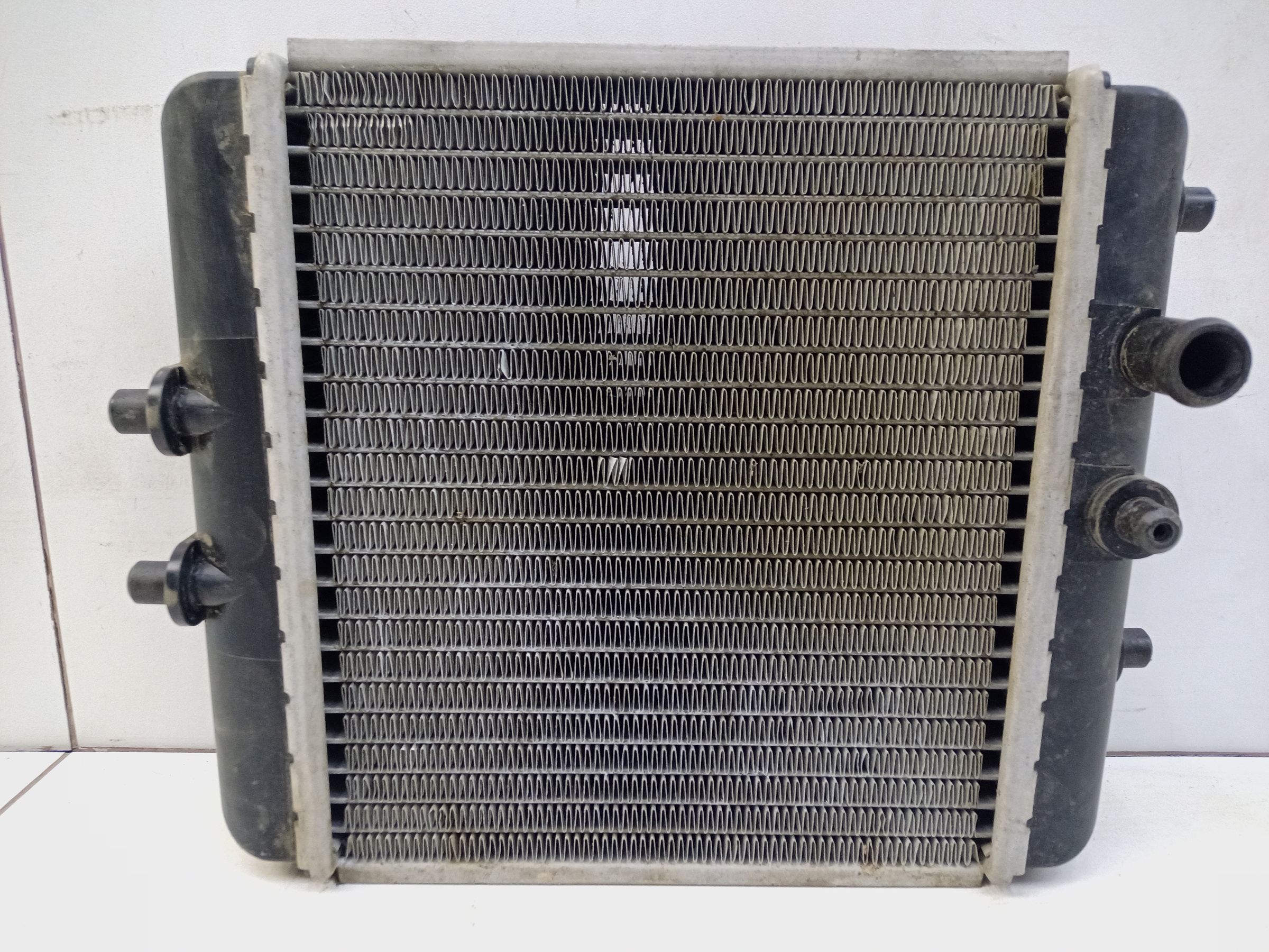 Радиатор охлаждения двигателя дополнительный правый Audi RS5 2