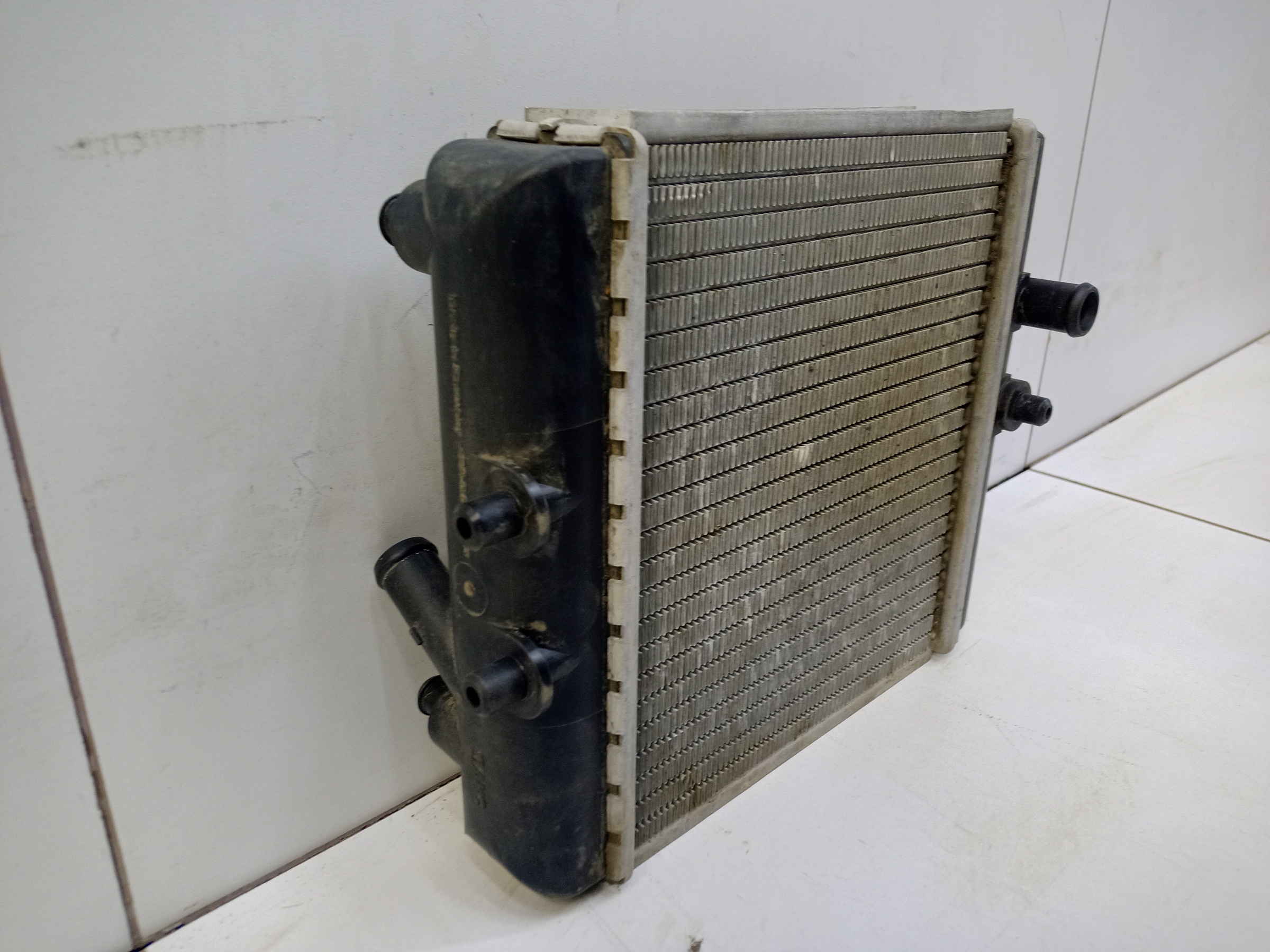 Радиатор охлаждения двигателя дополнительный правый Audi RS5 2