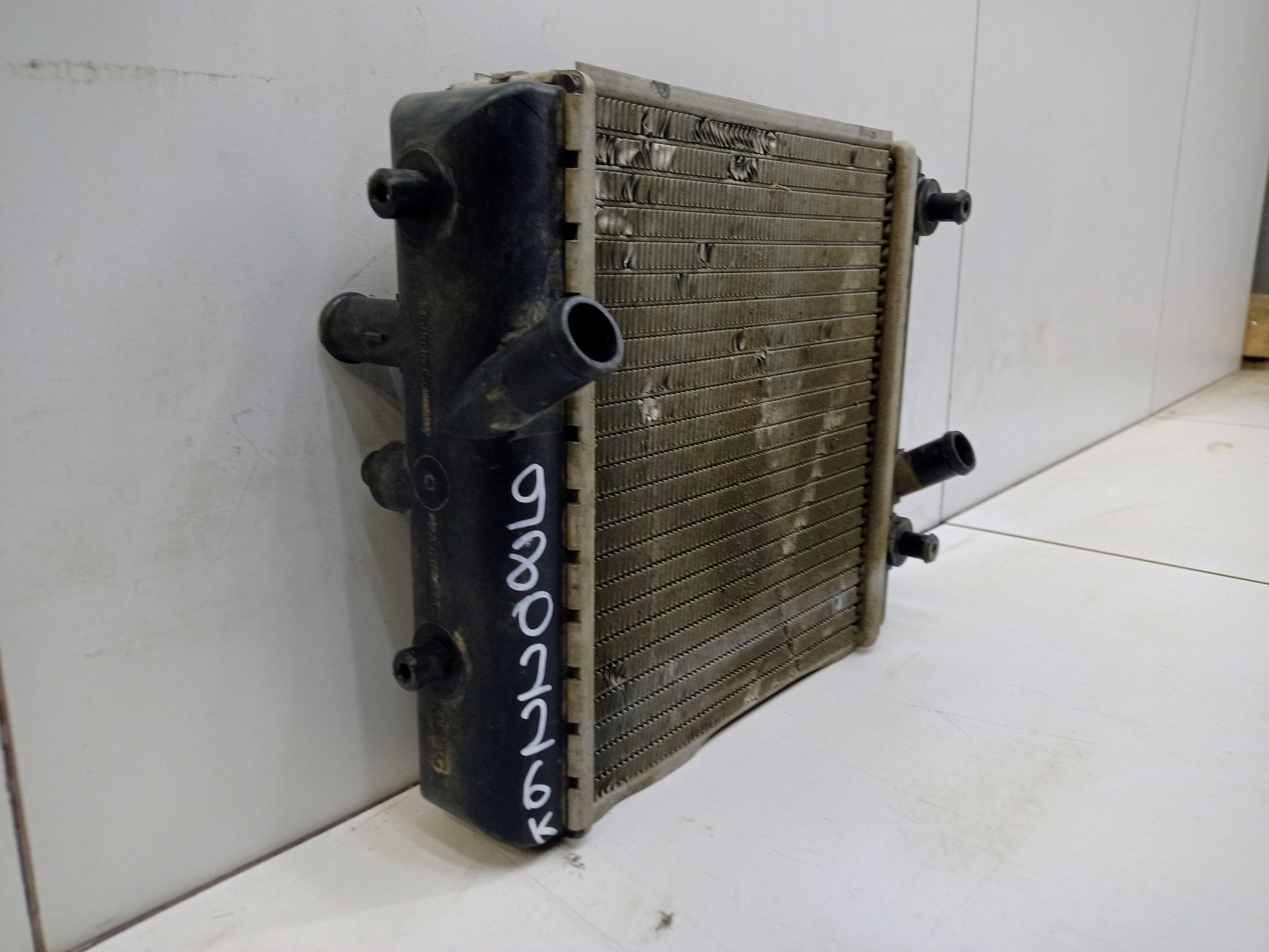 Радиатор охлаждения двигателя дополнительный правый Audi RS5 2