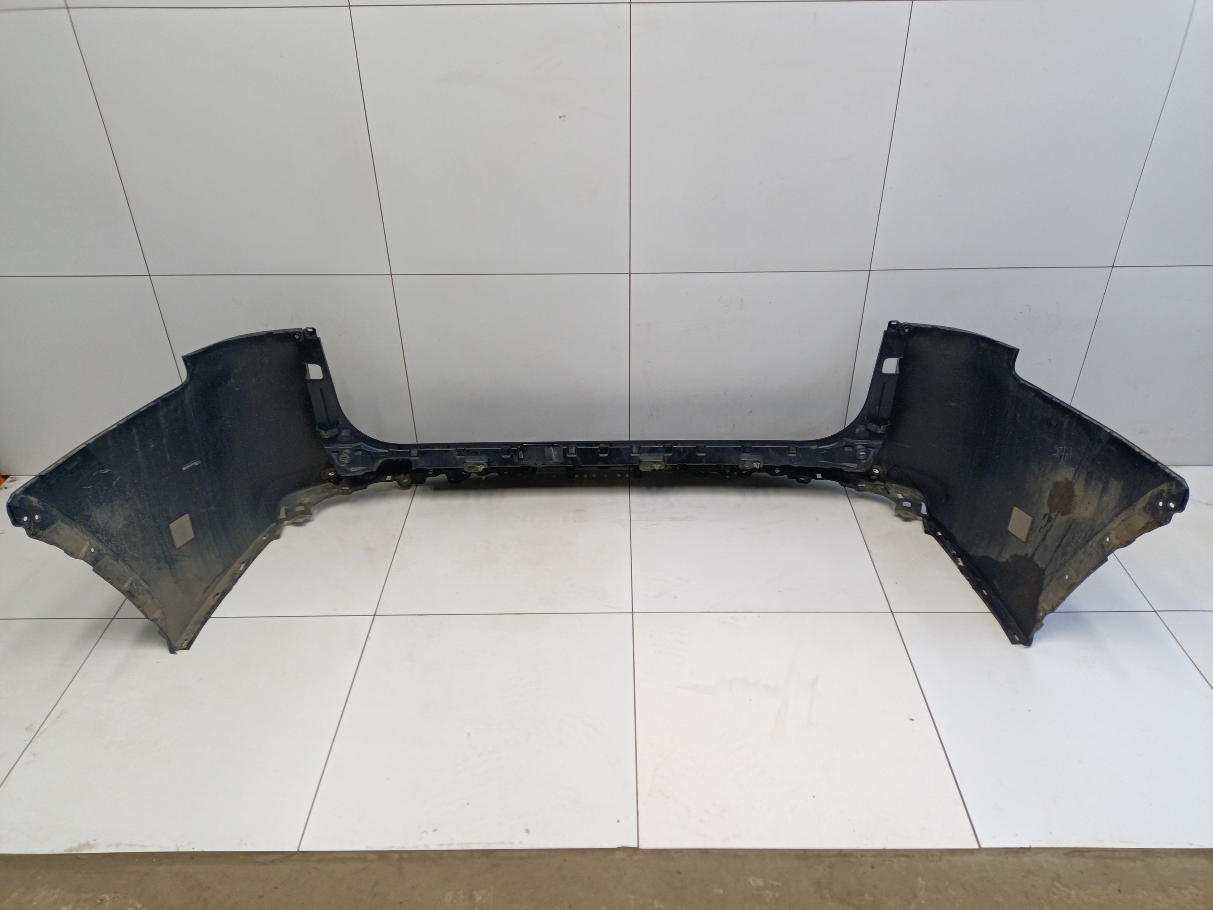 Бампер задний Toyota Land Cruiser 300