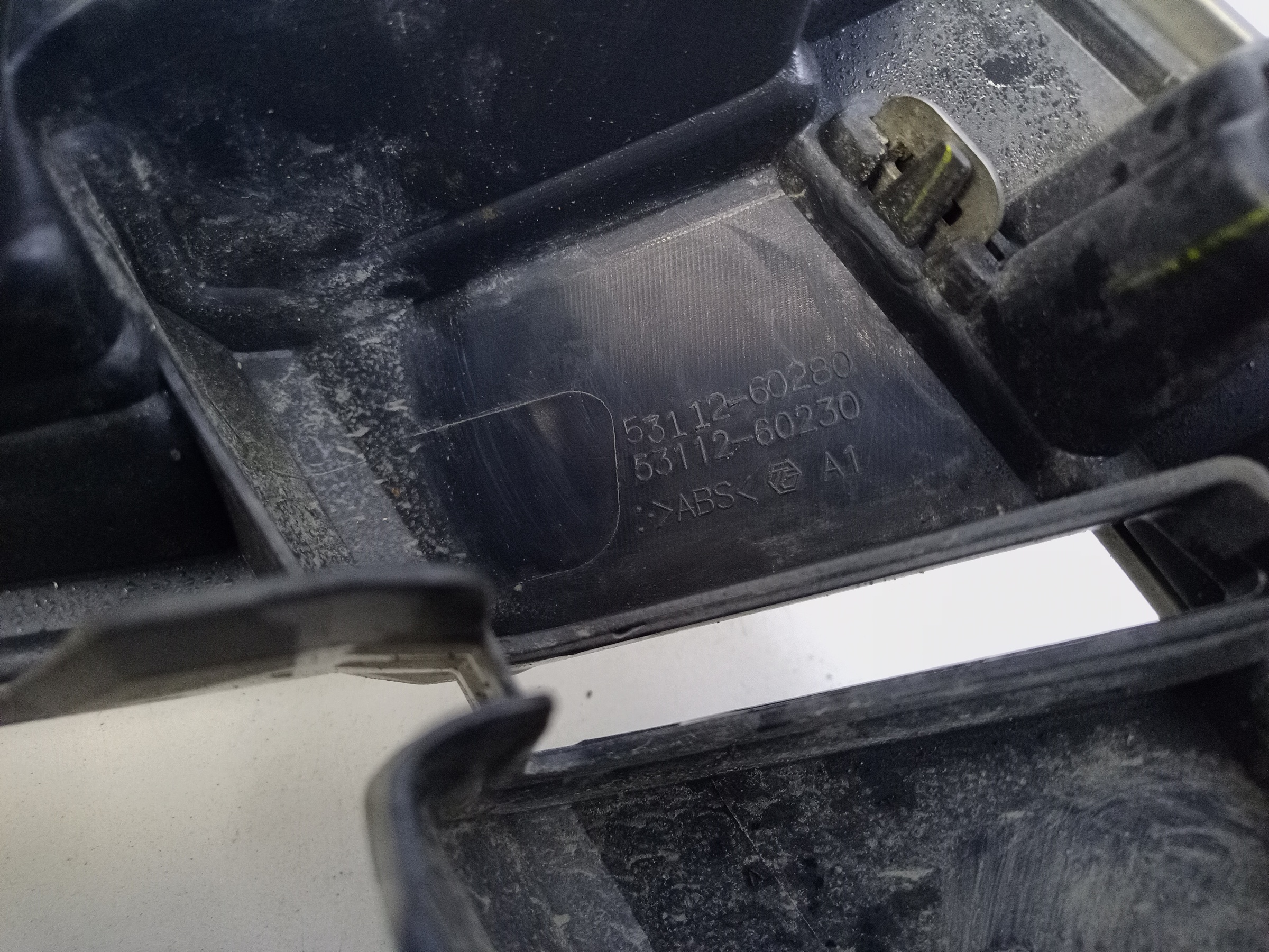 Решетка радиатора Lexus LX 3 Restail 2