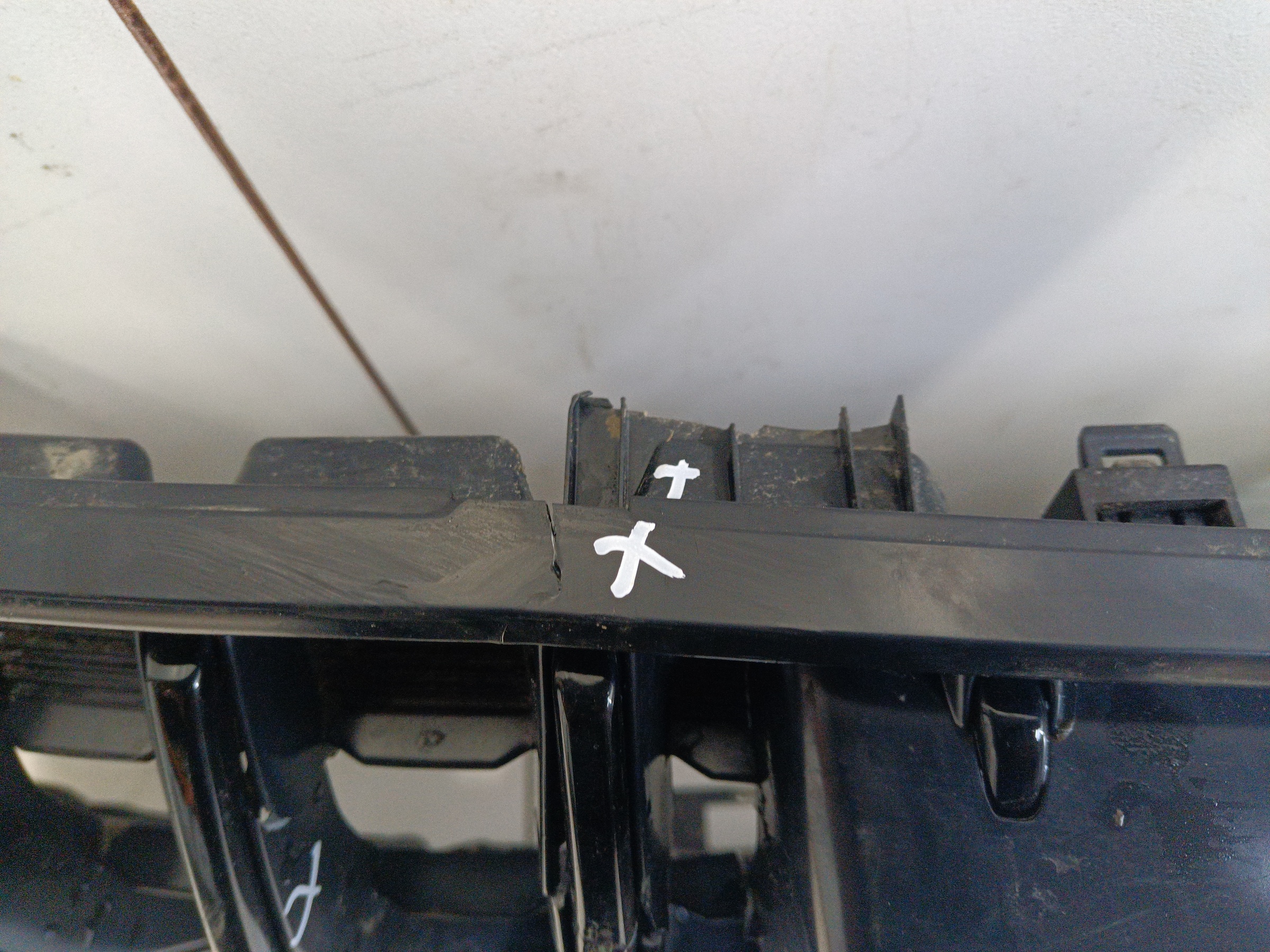 Решетка радиатора Haval Jolion Restail под камеру