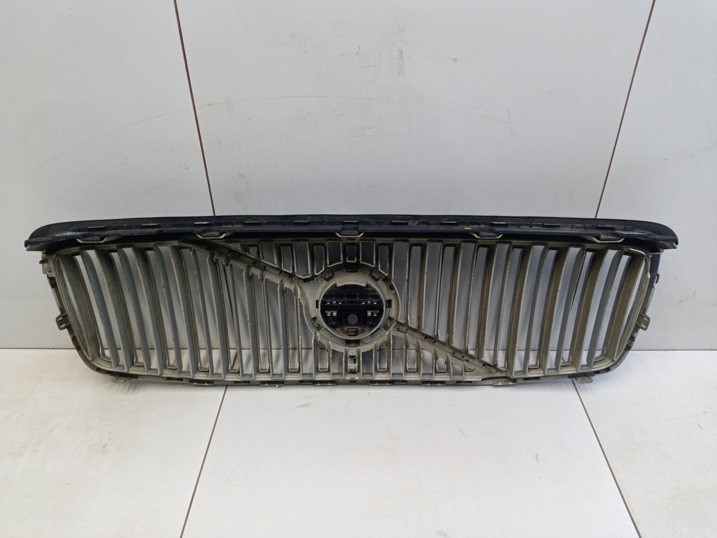 Решетка радиатора Volvo XC90 2 под камеру