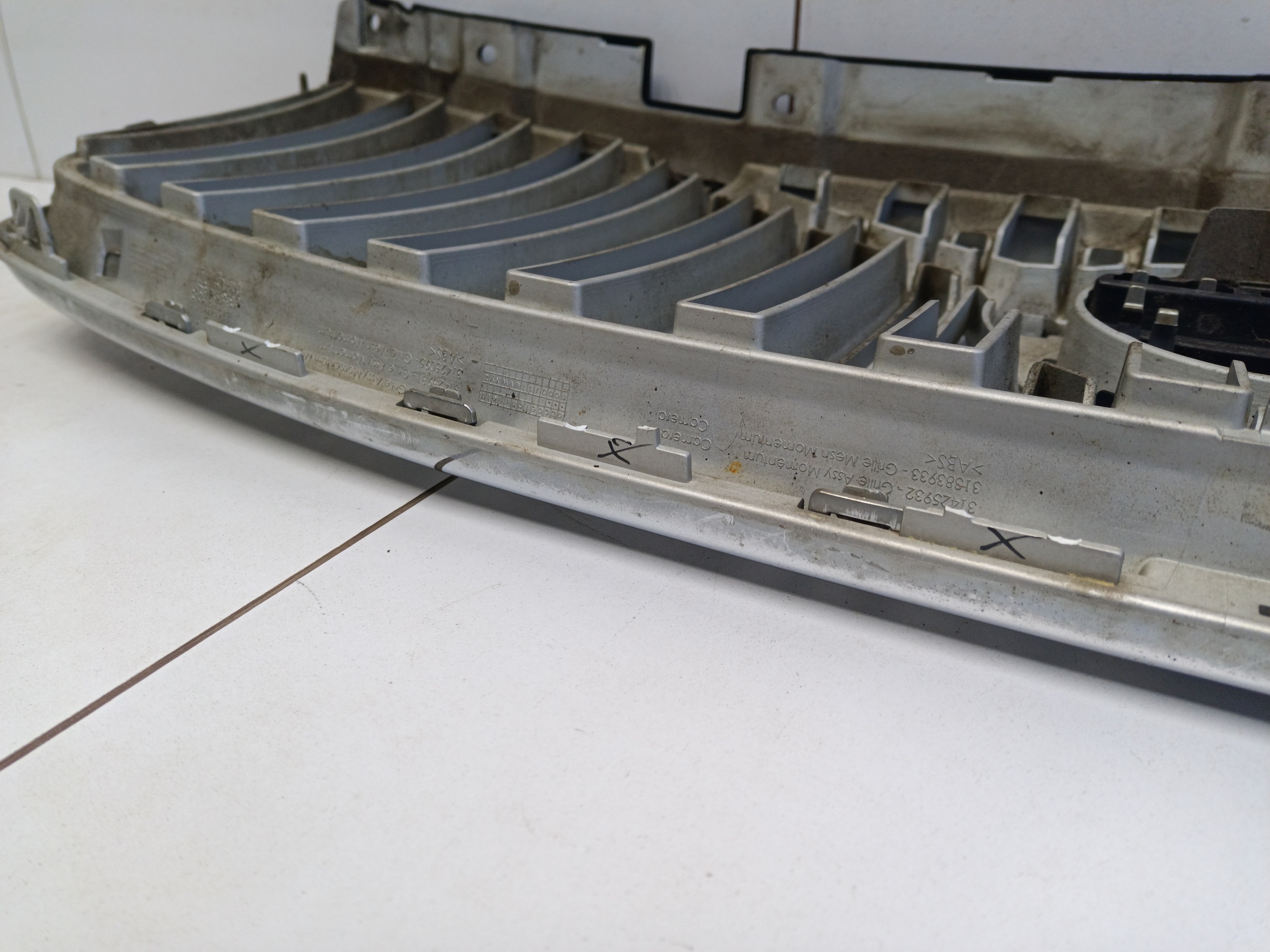 Решетка радиатора Volvo XC90 2 под камеру