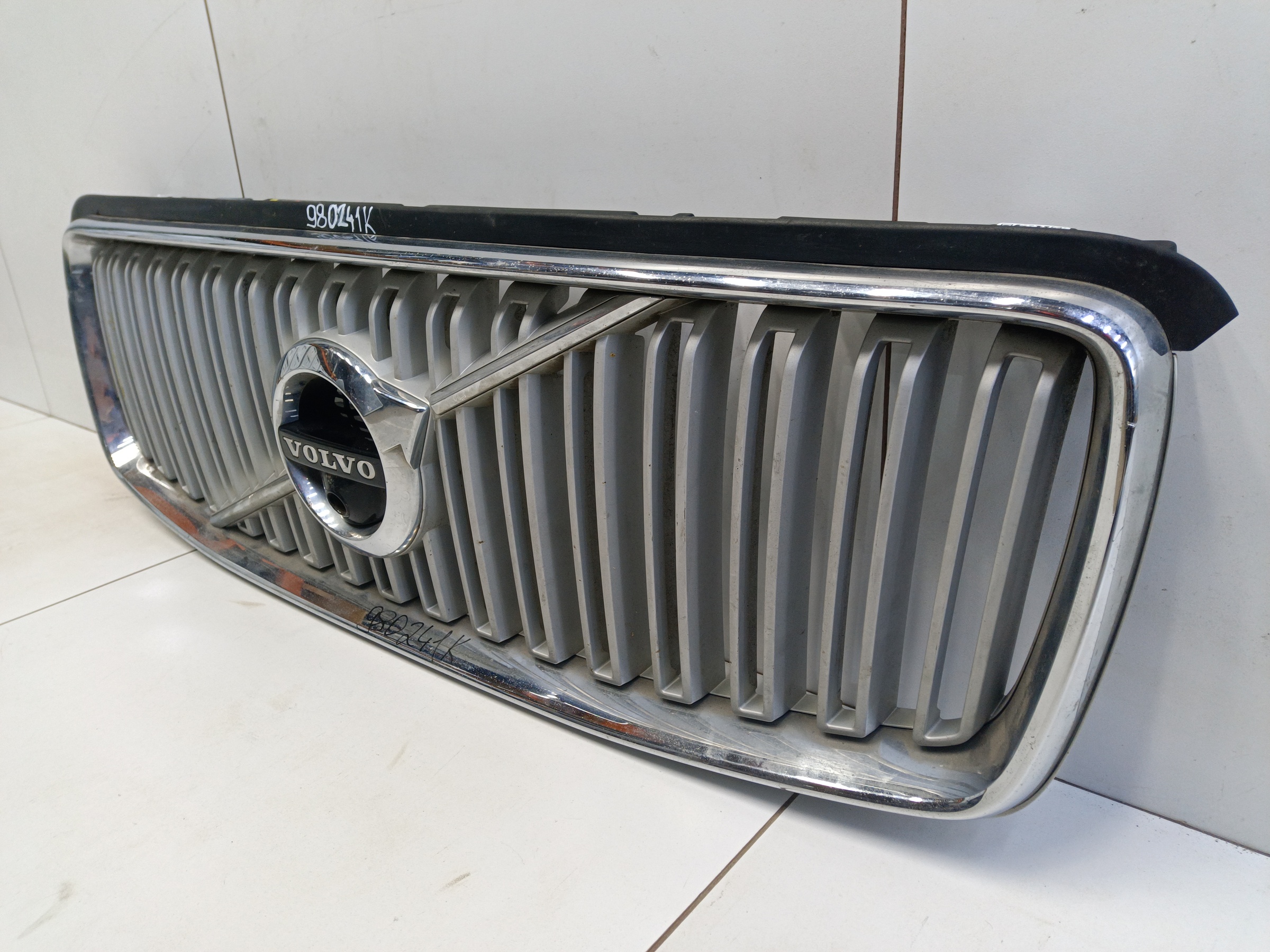 Решетка радиатора Volvo XC90 2 под камеру