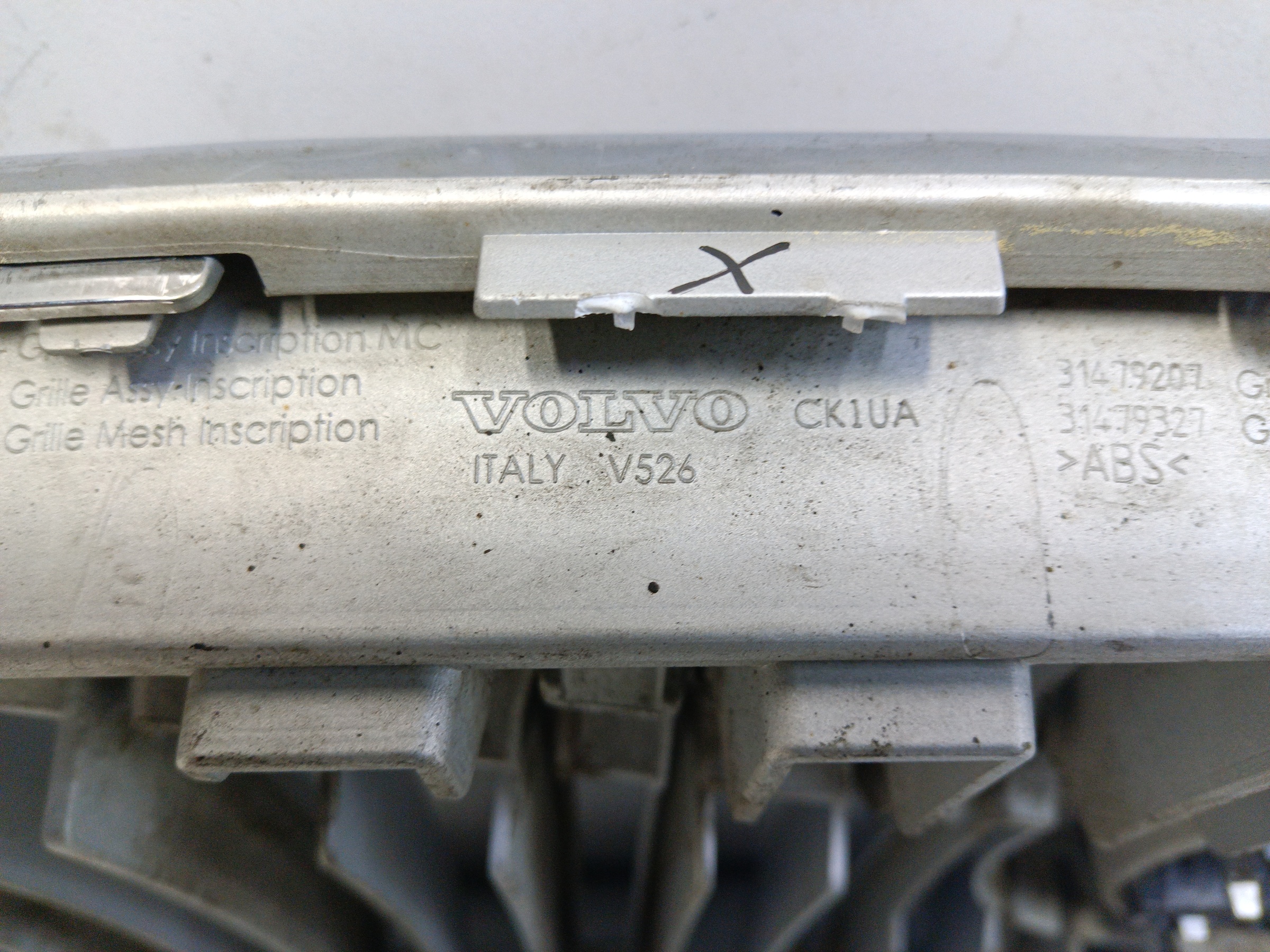 Решетка радиатора Volvo XC90 2 под камеру