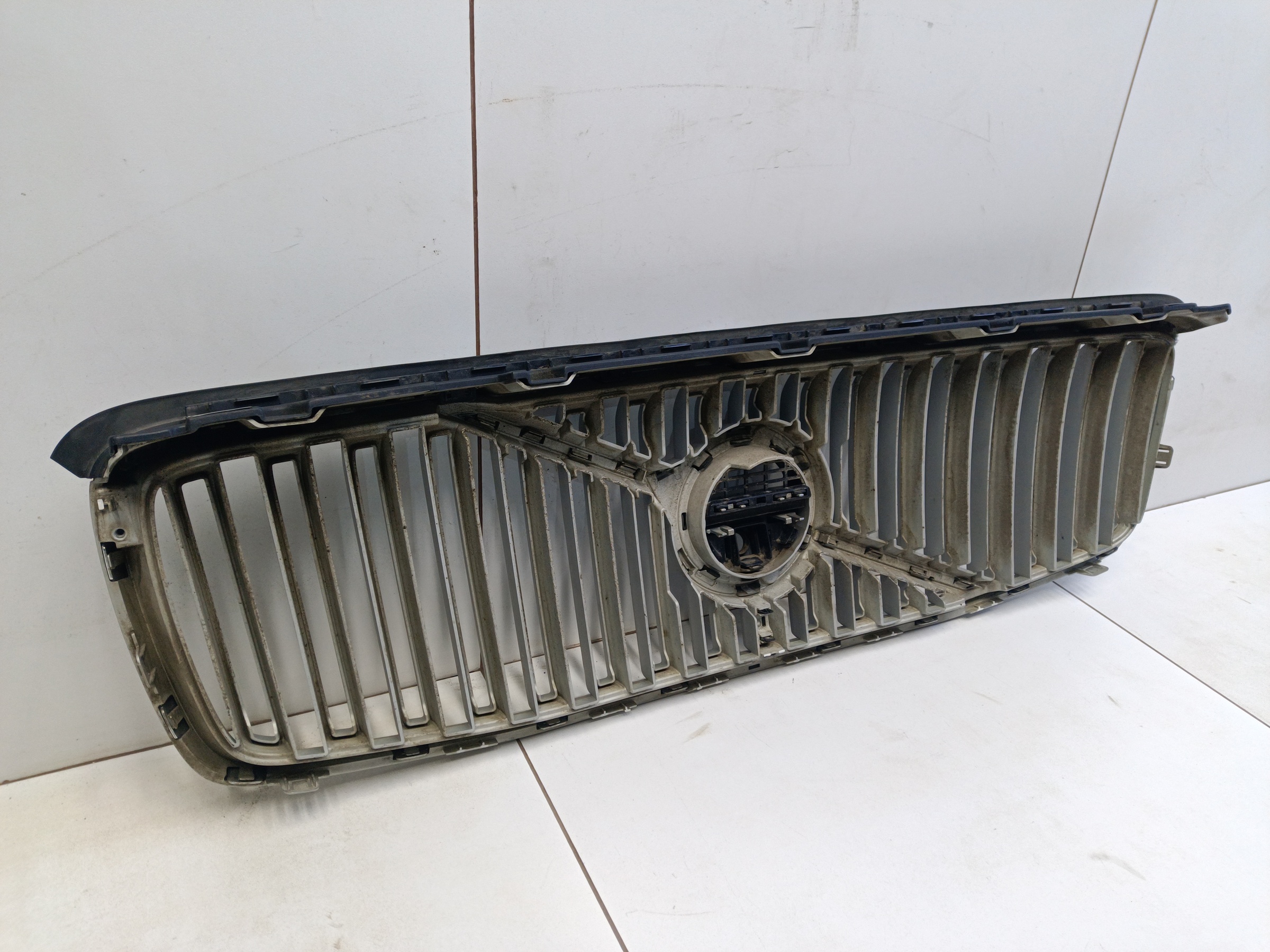 Решетка радиатора Volvo XC90 2 под камеру